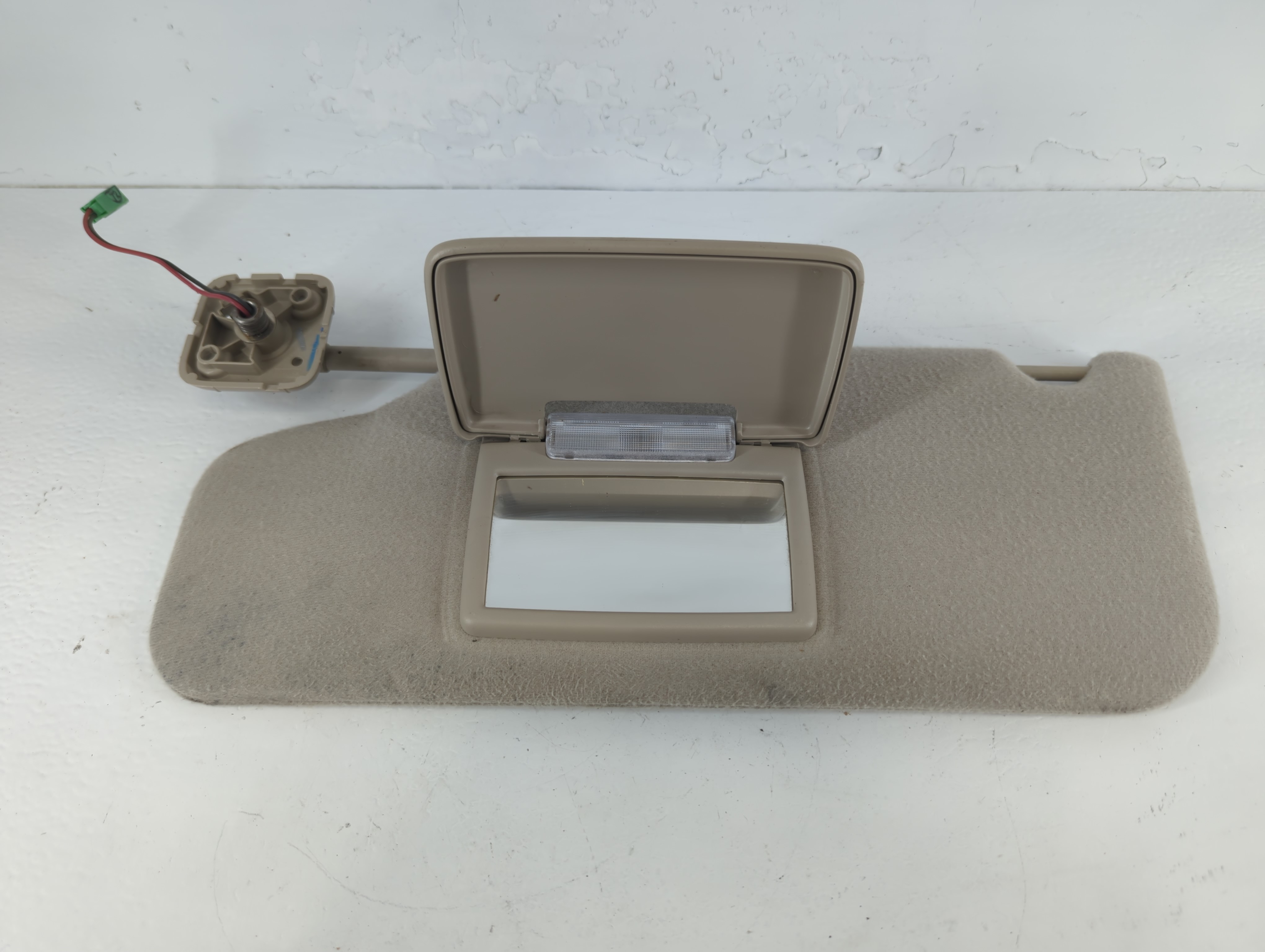 2010-2011 Ford Taurus Driver Sun Visor Mirror Left Sunvisor Grey 922786 - Oemusedautoparts1.com