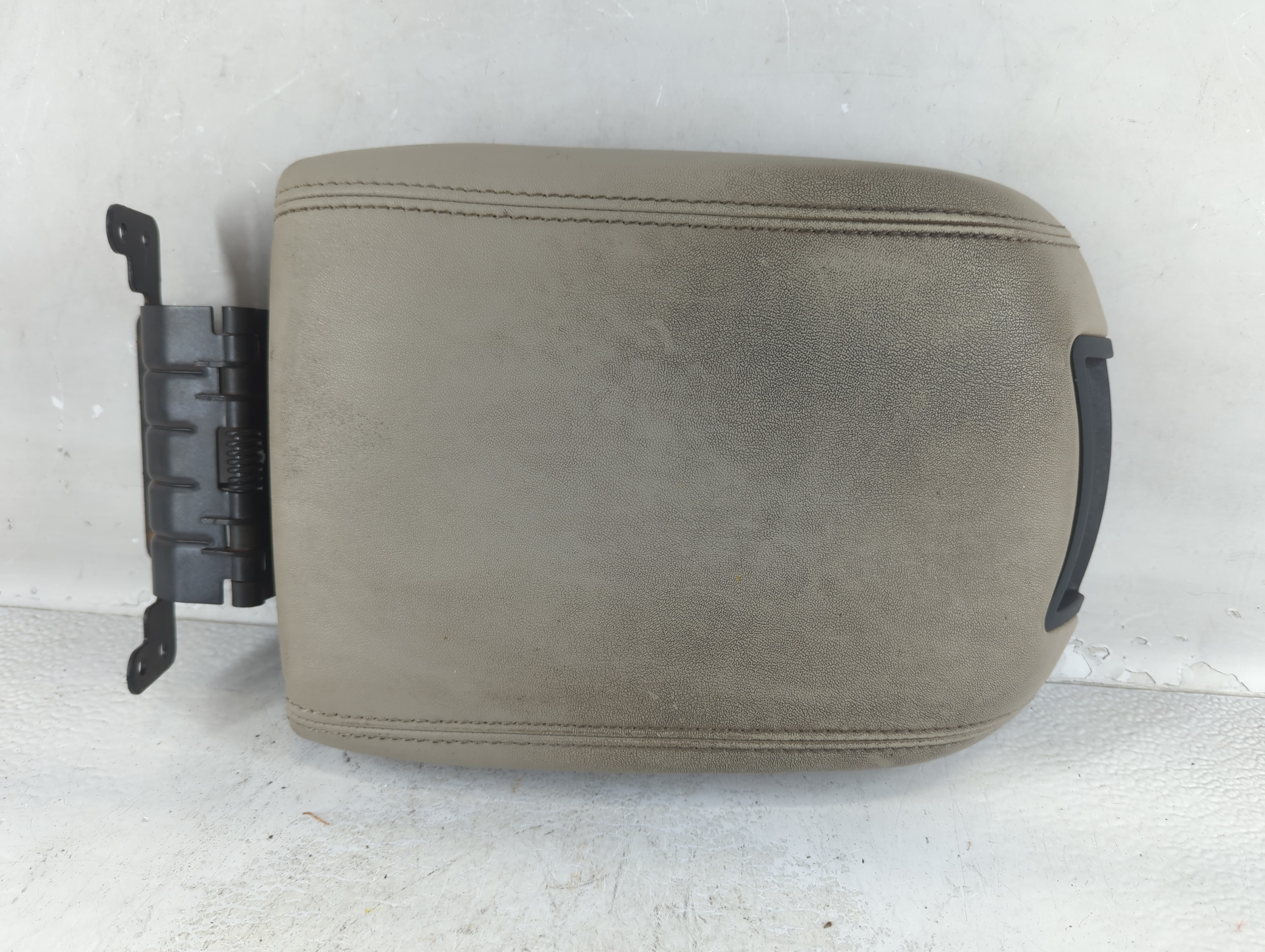 Picture of 2011 Ford Taurus Center Console Armrest Cover Lid Grey 922836