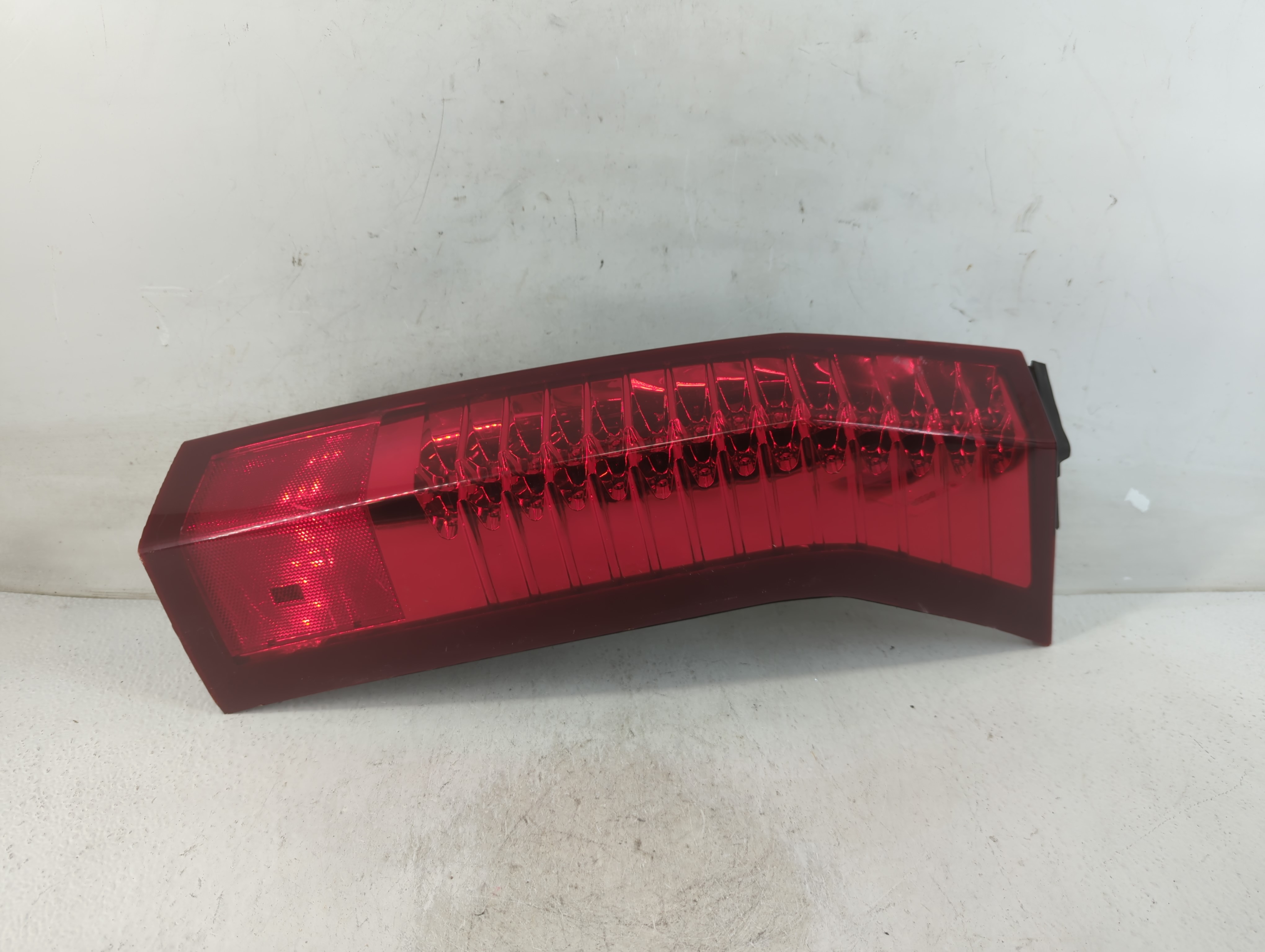 2004-2009 Cadillac Srx Passenger Right Side Tail Light Taillight Oem 922868 - Oemusedautoparts1.com