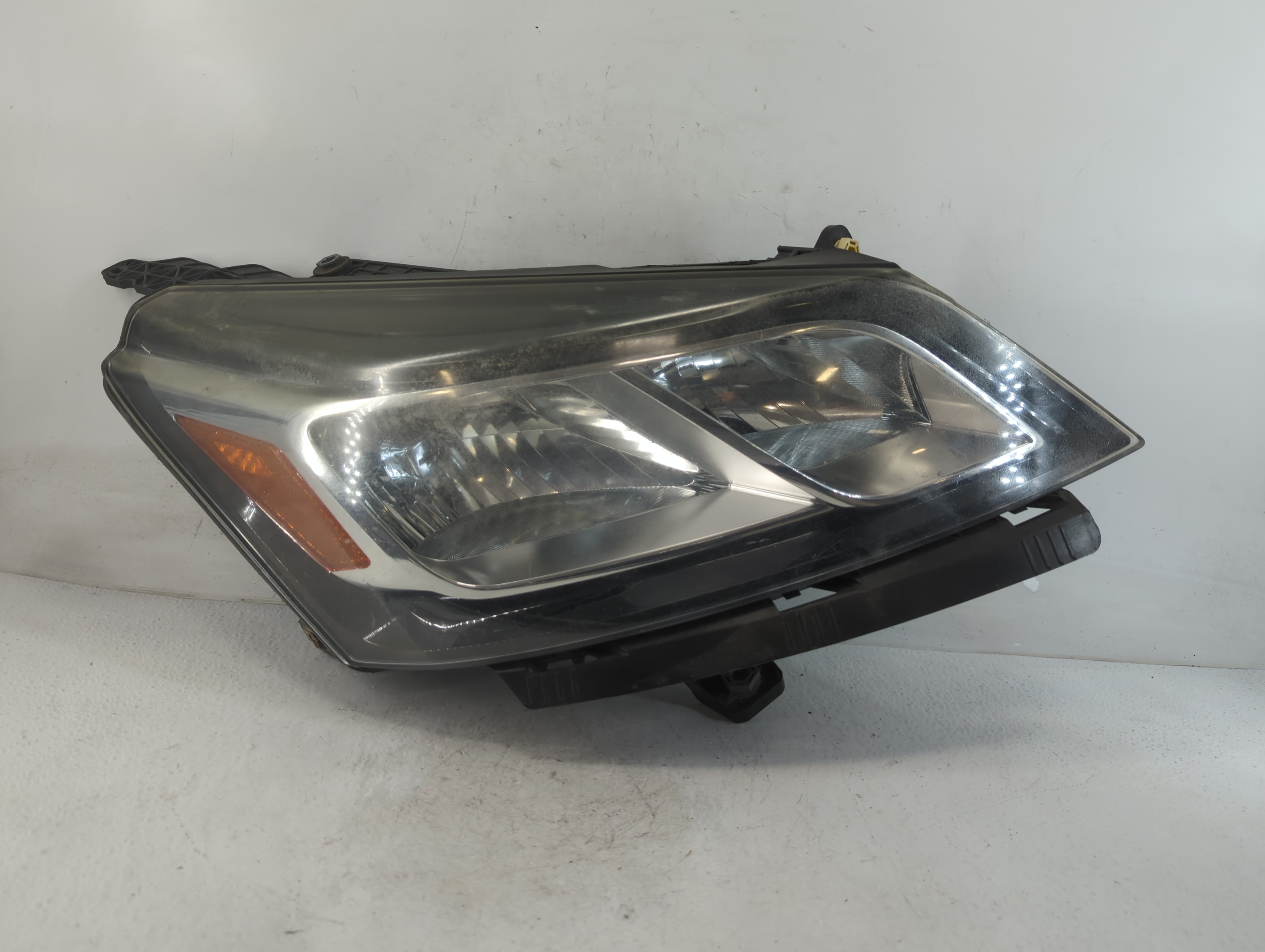 Picture of 2013 Chevrolet Traverse Passenger Right Oem Head Light Headlight Lamp 922869