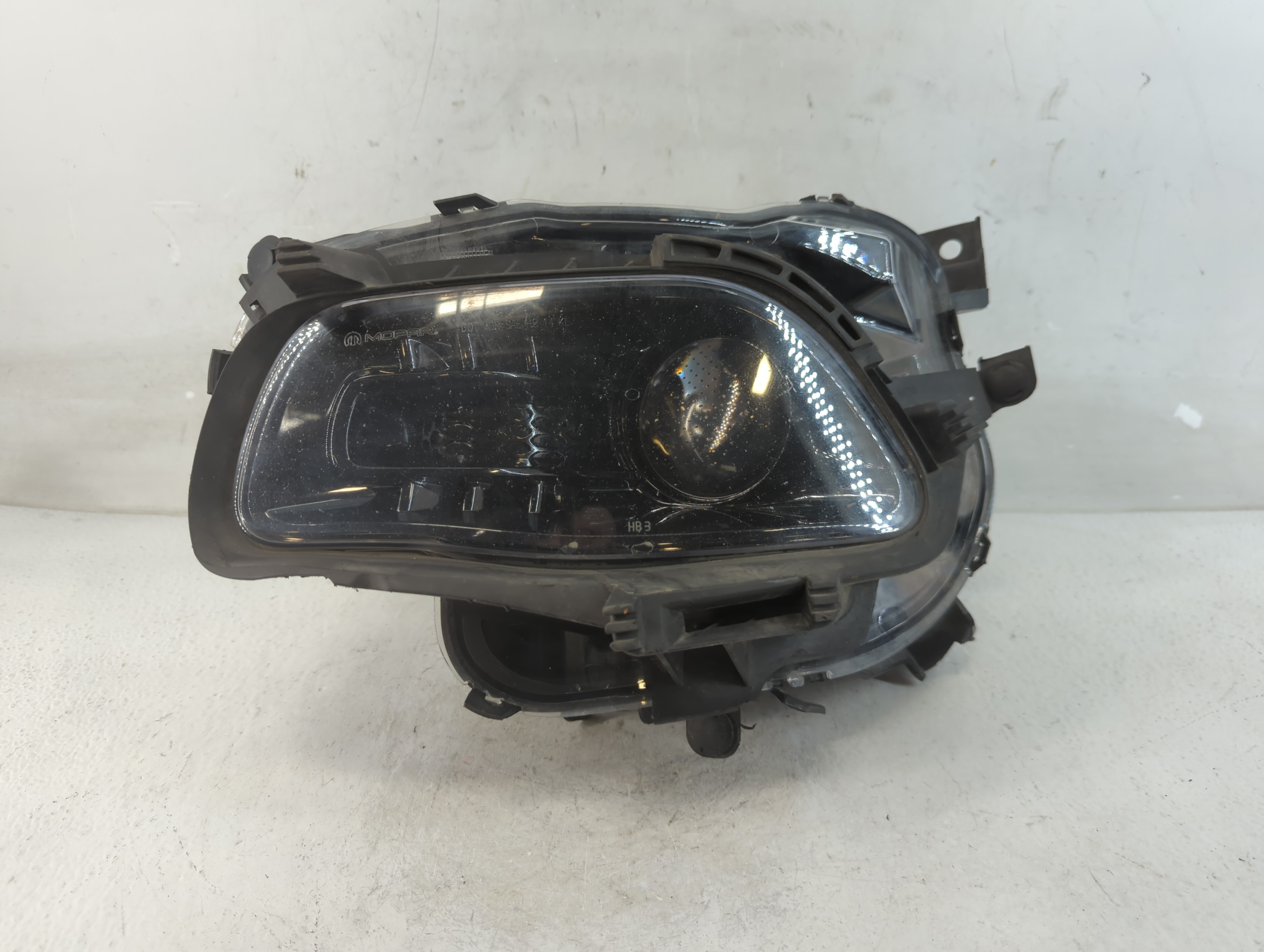 2014-2018 Jeep Cherokee Driver Left Oem Head Light Headlight Lamp 922884 - Oemusedautoparts1.com