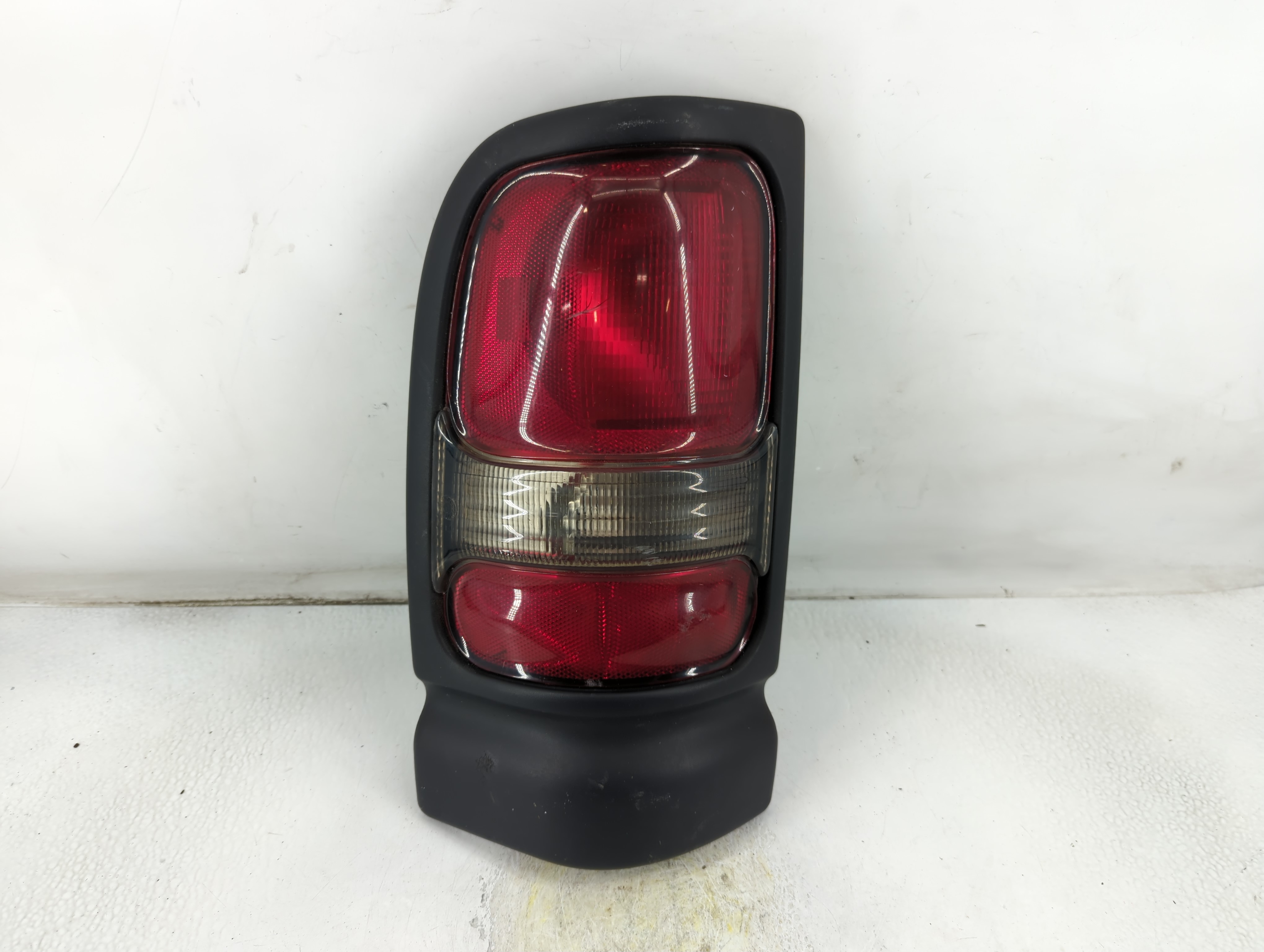 Picture of 1994-2001 Dodge Ram 1500 Driver Left Side Tail Light Taillight Oem 922892