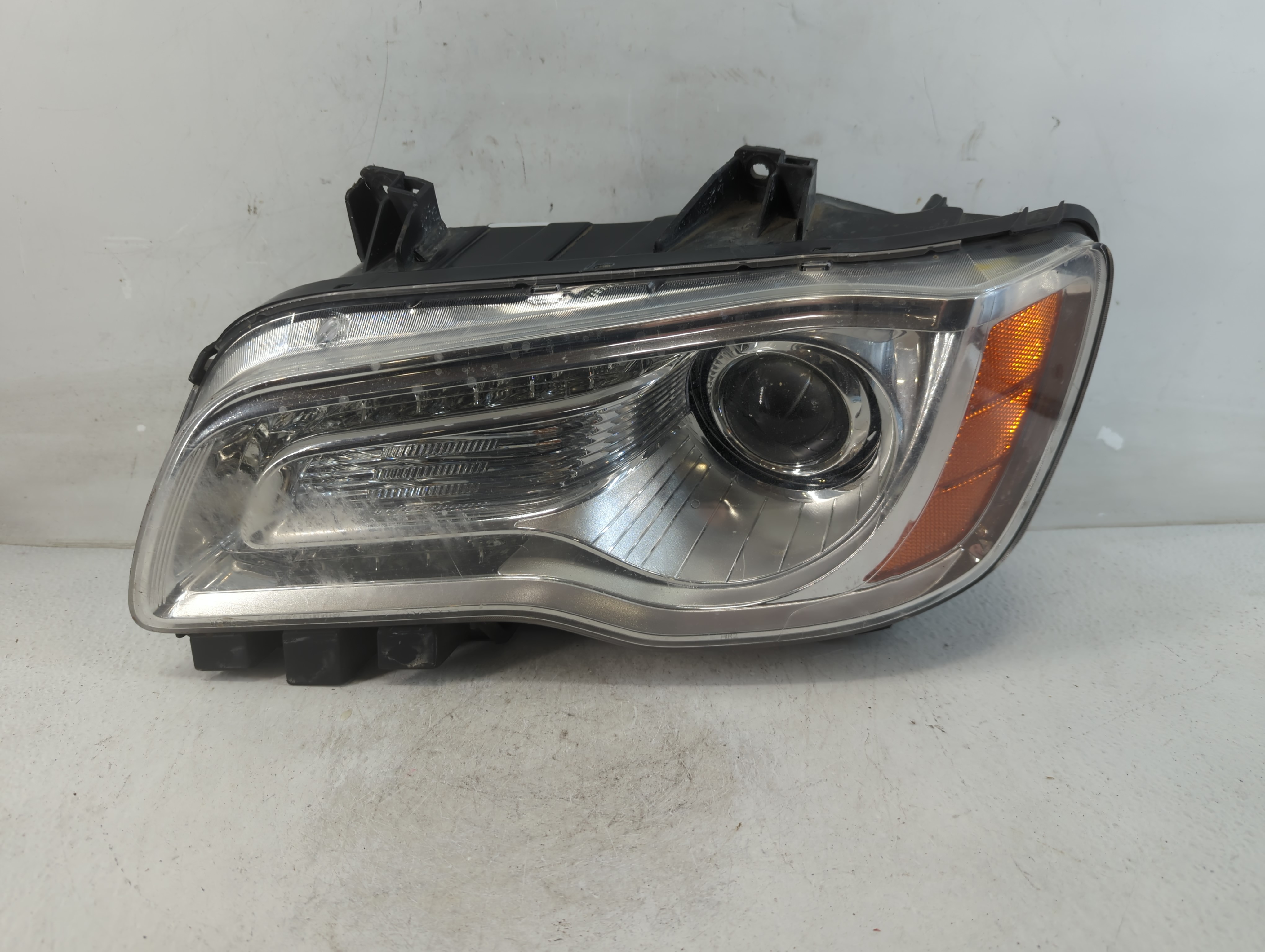 Picture of 2011-2014 Chrysler 300 Driver Left Oem Head Light Headlight Lamp 923050