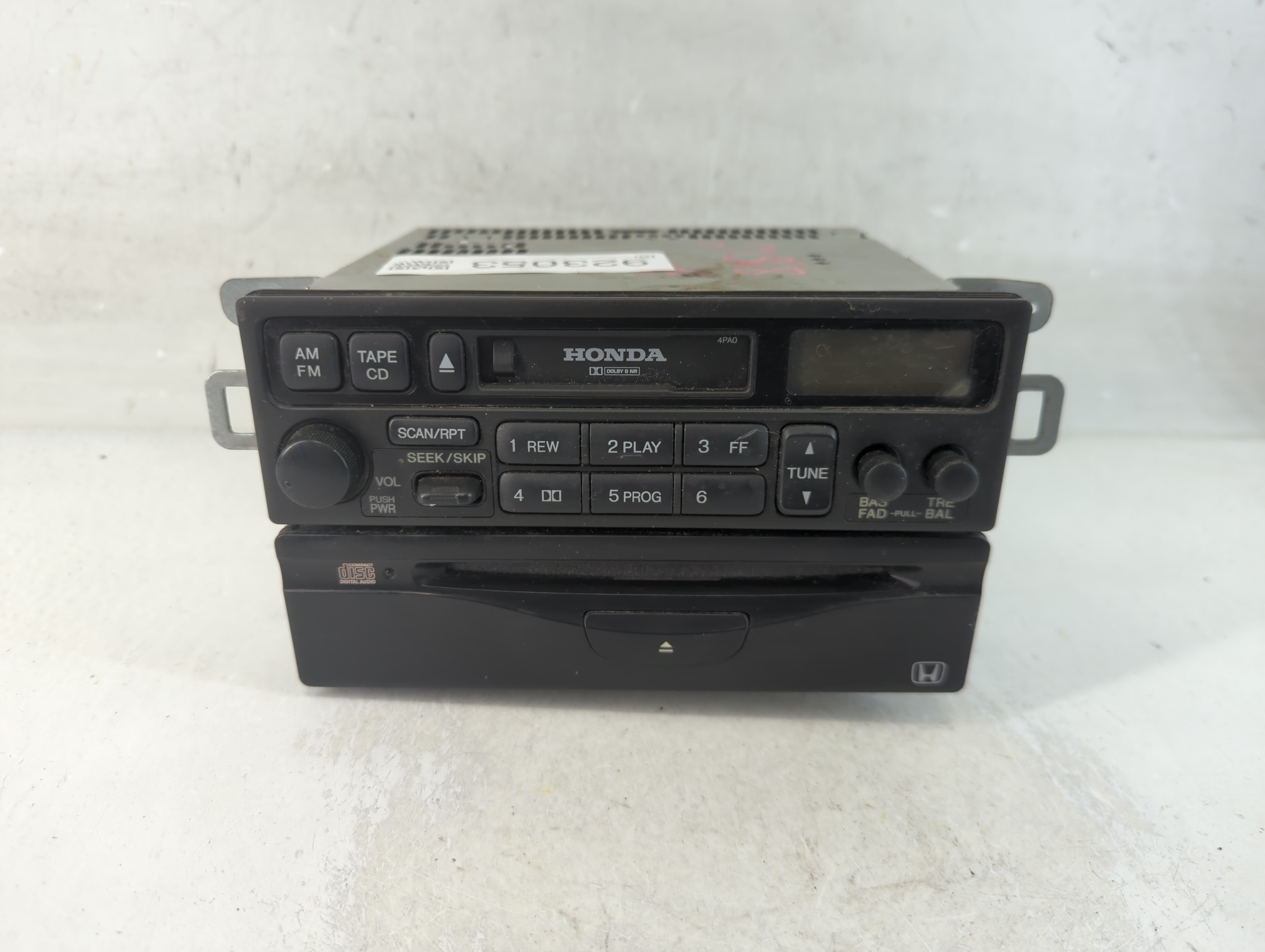 1998-2000 Honda Accord Am Fm Cd Player Radio Receiver 923053 - Oemusedautoparts1.com