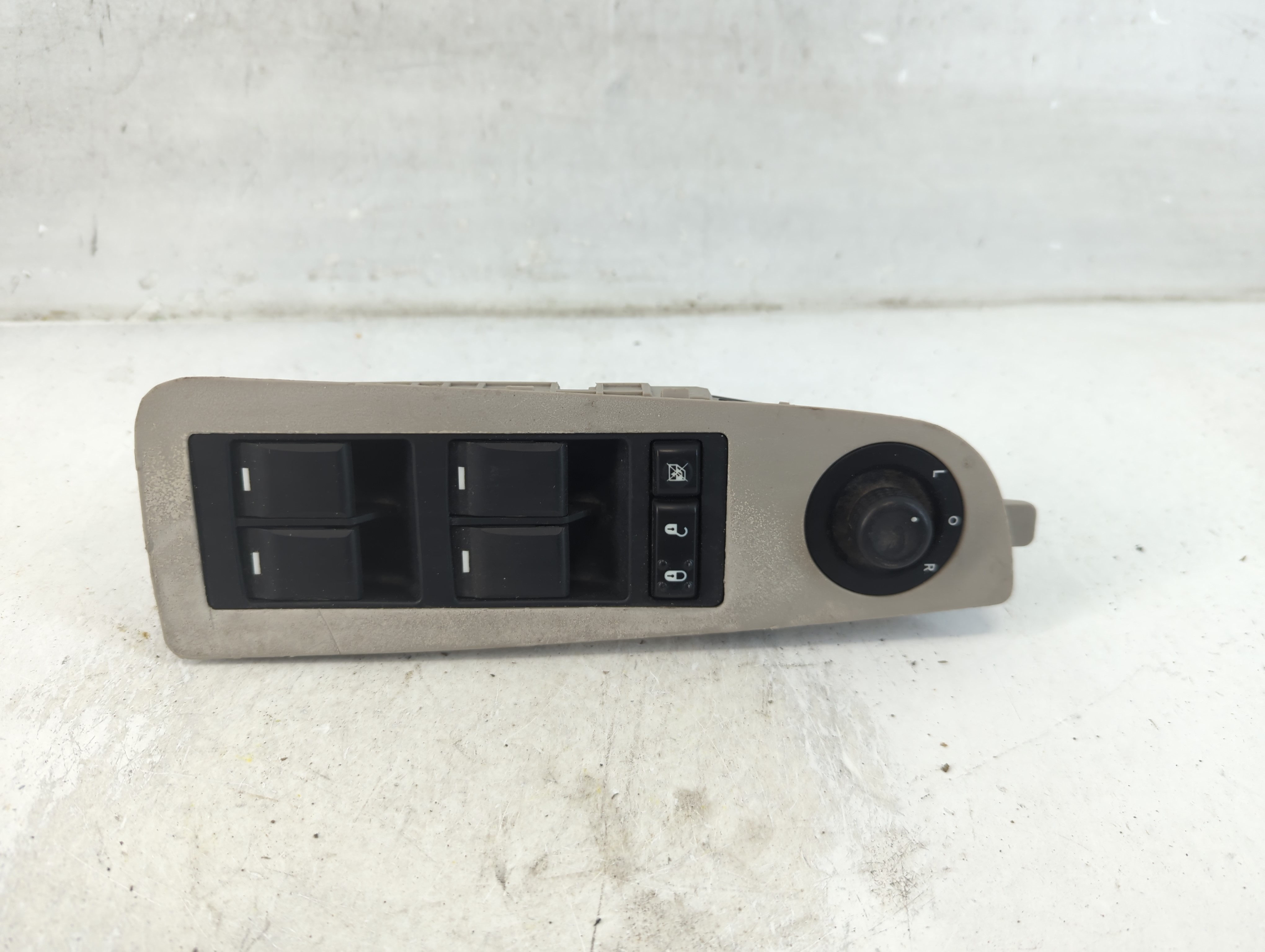 2006-2010 Chrysler 300 Driver Left Door Master Power Window Switch 923082 - Oemusedautoparts1.com