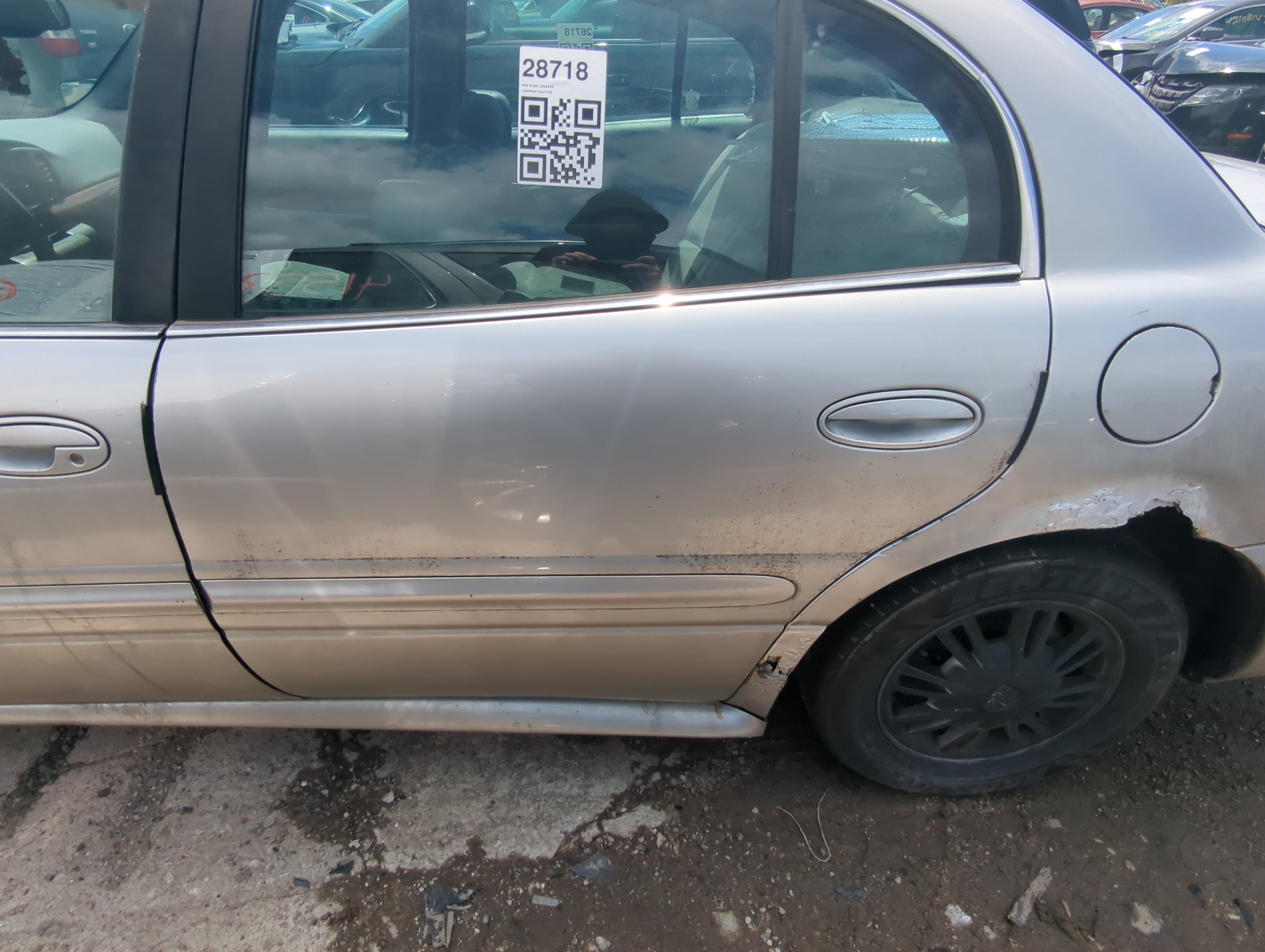 Picture of 2000-2005 Buick Lesabre Driver Rear Door Oem 923660