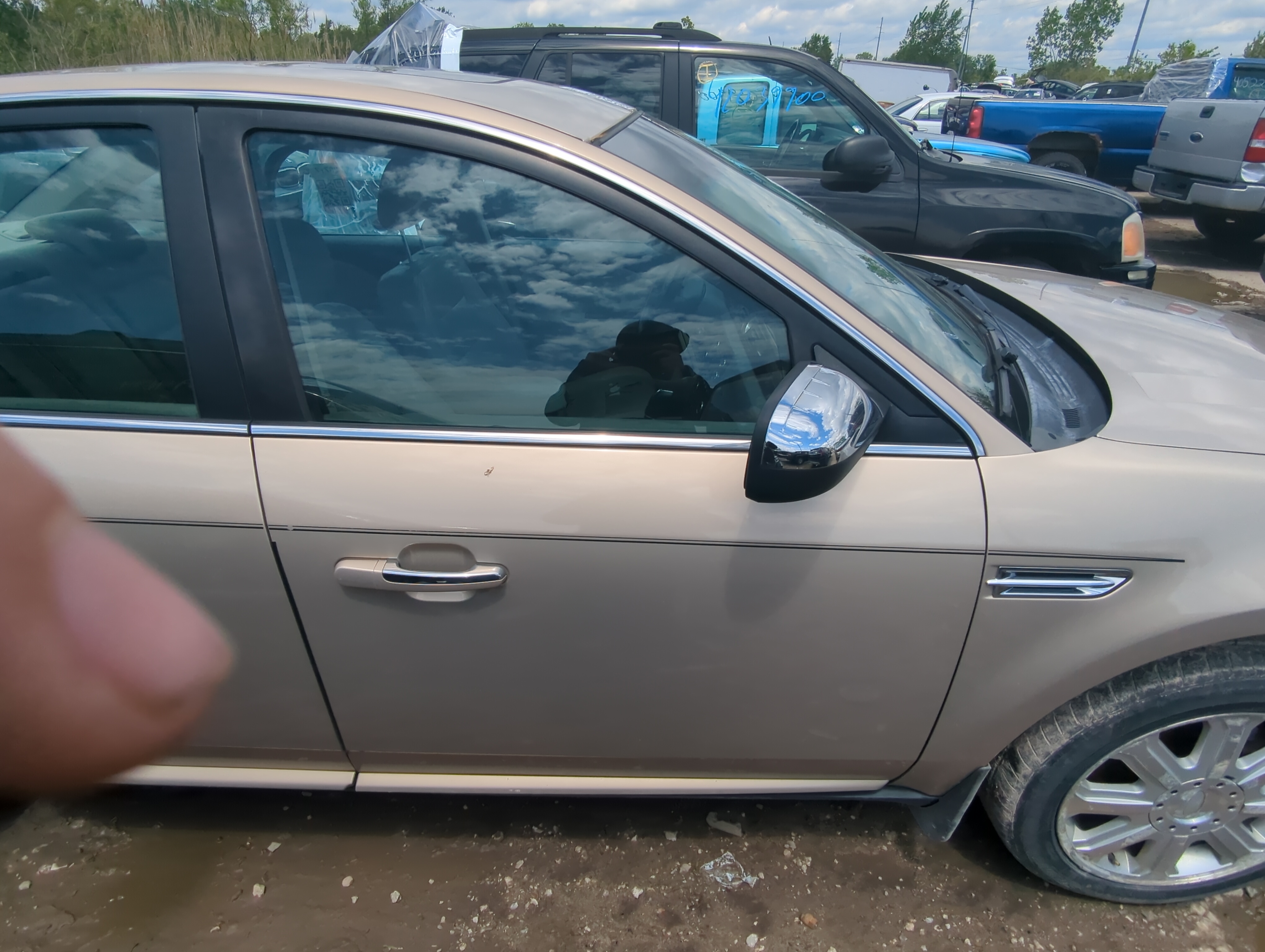 Picture of 2008-2009 Ford Taurus Passenger Front Door Oem 923799