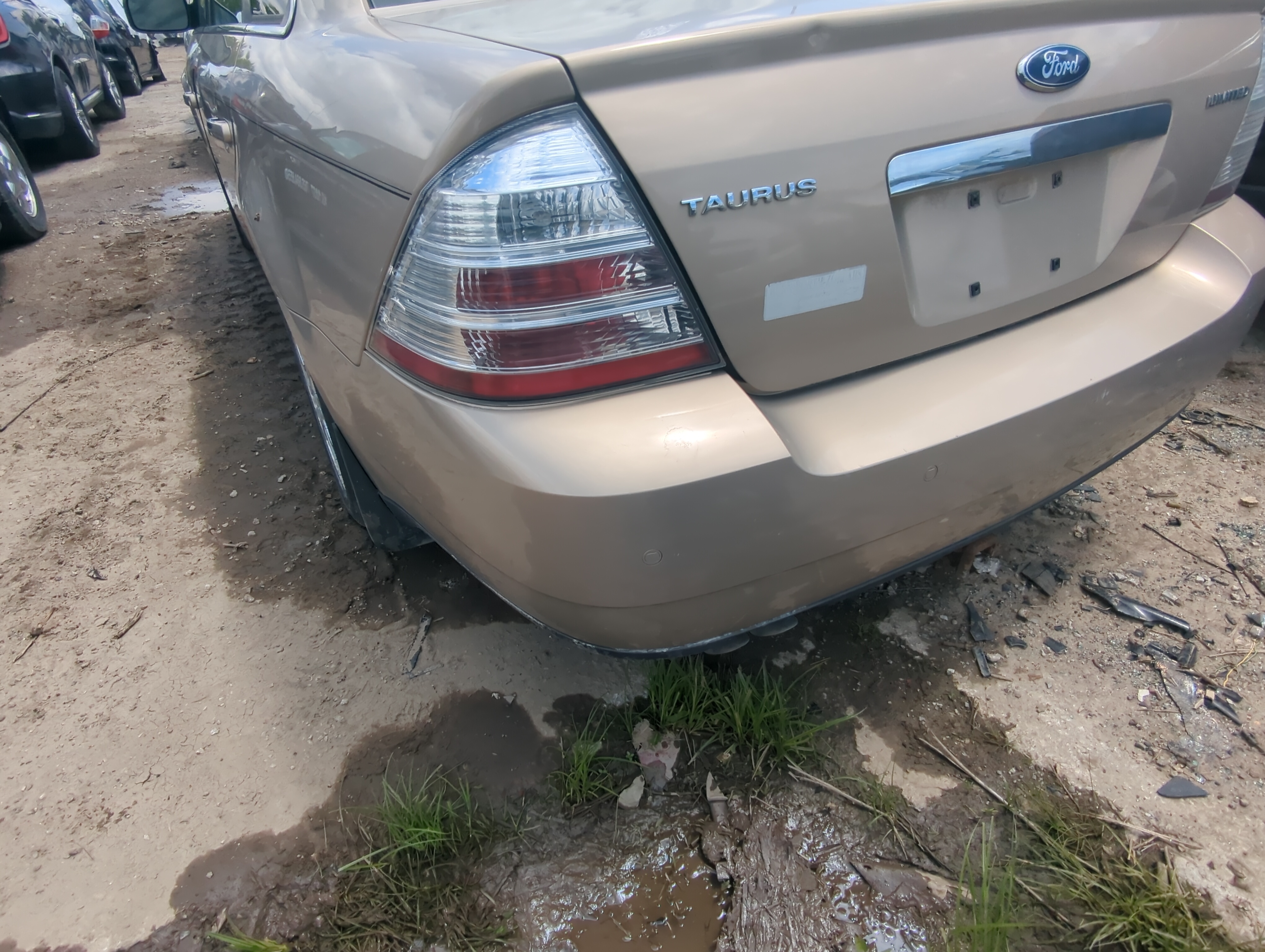 Picture of 2008-2009 Ford Taurus Rear Bumper Assembly Oem 923831