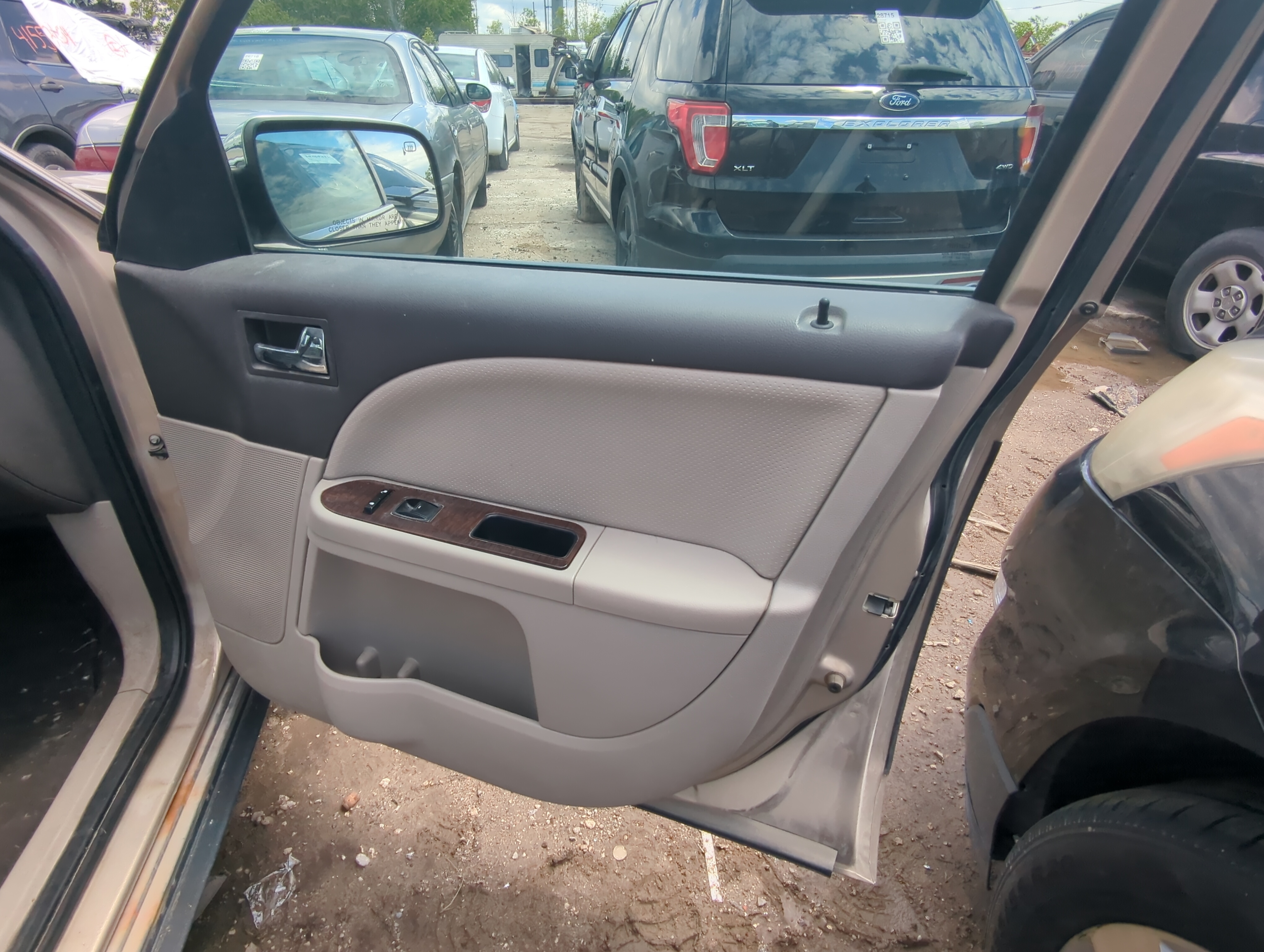 Picture of 2008 Ford Taurus Front Right Passenger Interior Door Panel Trim 923952