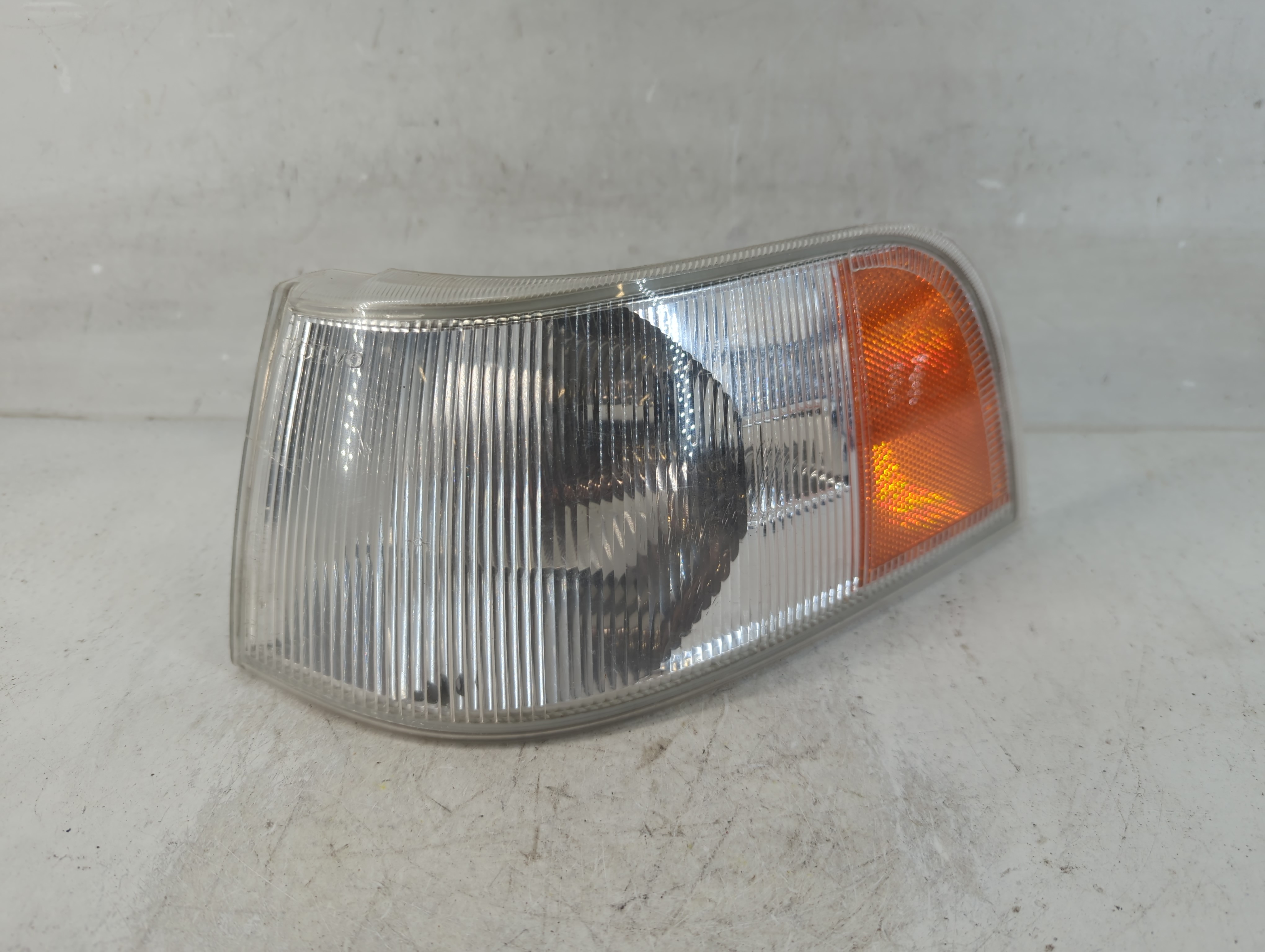 Picture of 1997-1998 Volvo V90 Driver Left Oem Fog Light Lamp 924297