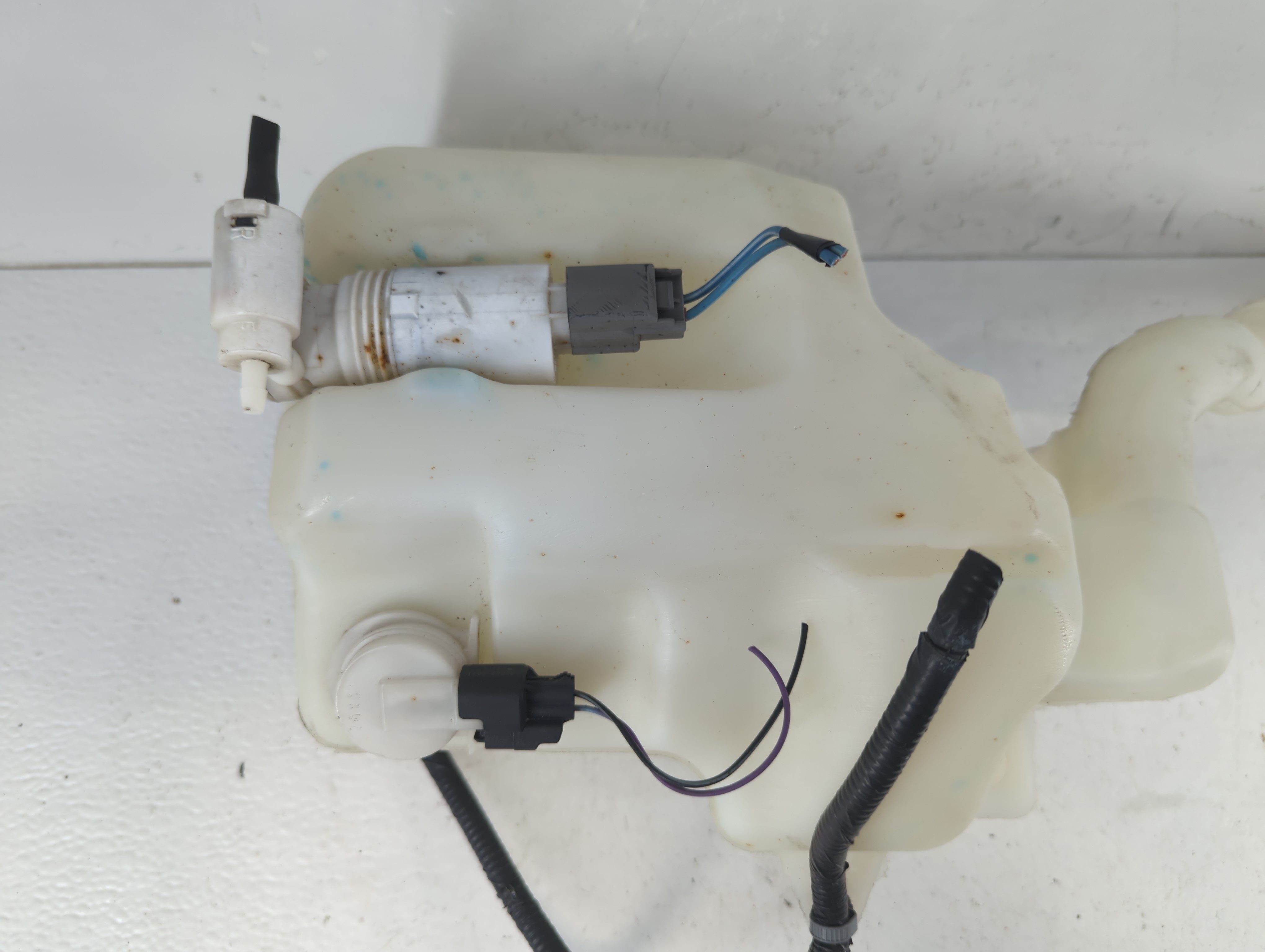 2009-2012 Ford Flex Windshield Washer Fluid Reservoir Bottle Oem 924337 - Oemusedautoparts1.com
