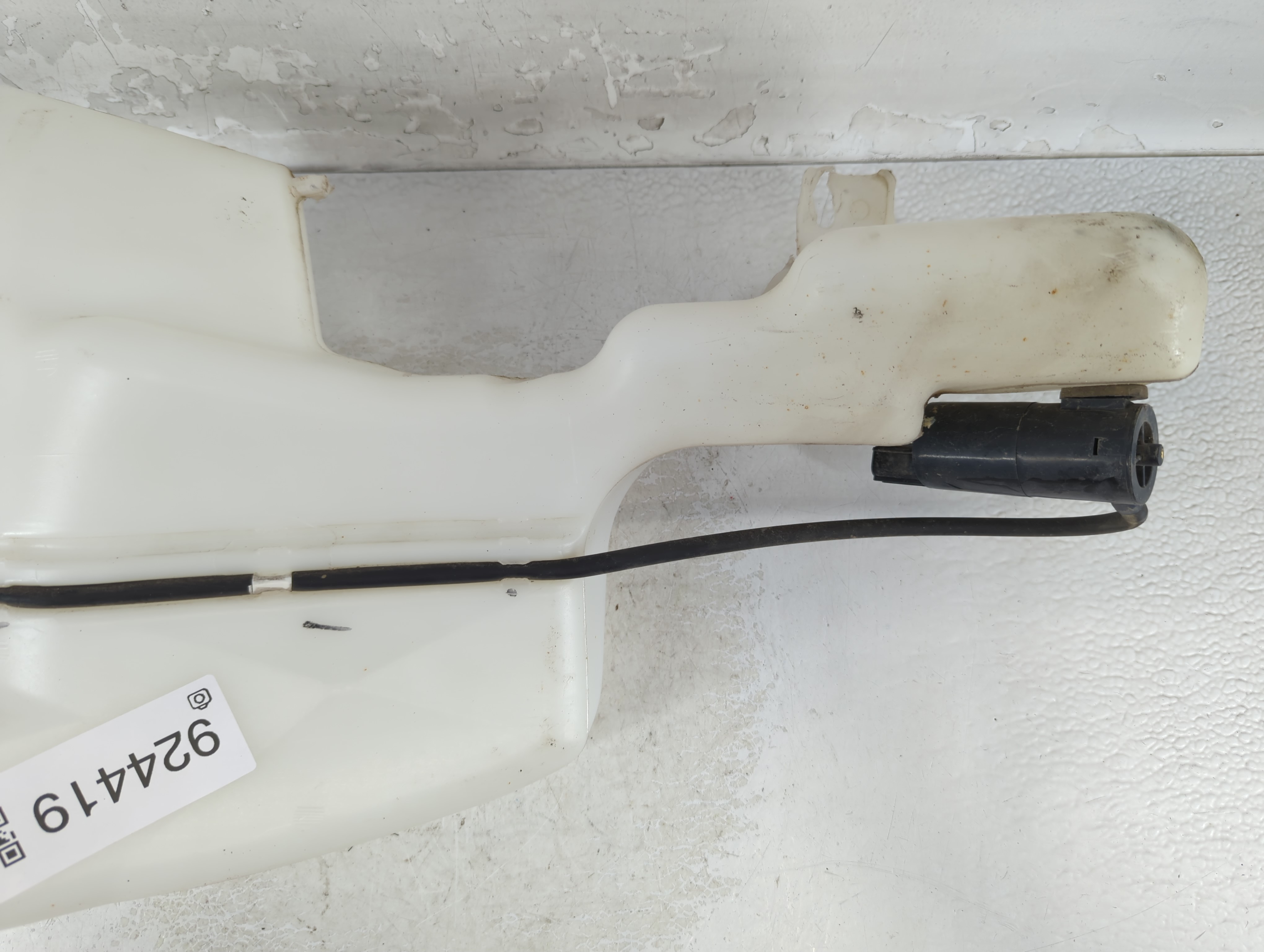 2011-2019 Ford Fiesta Windshield Washer Fluid Reservoir Bottle Oem 924419 - Oemusedautoparts1.com