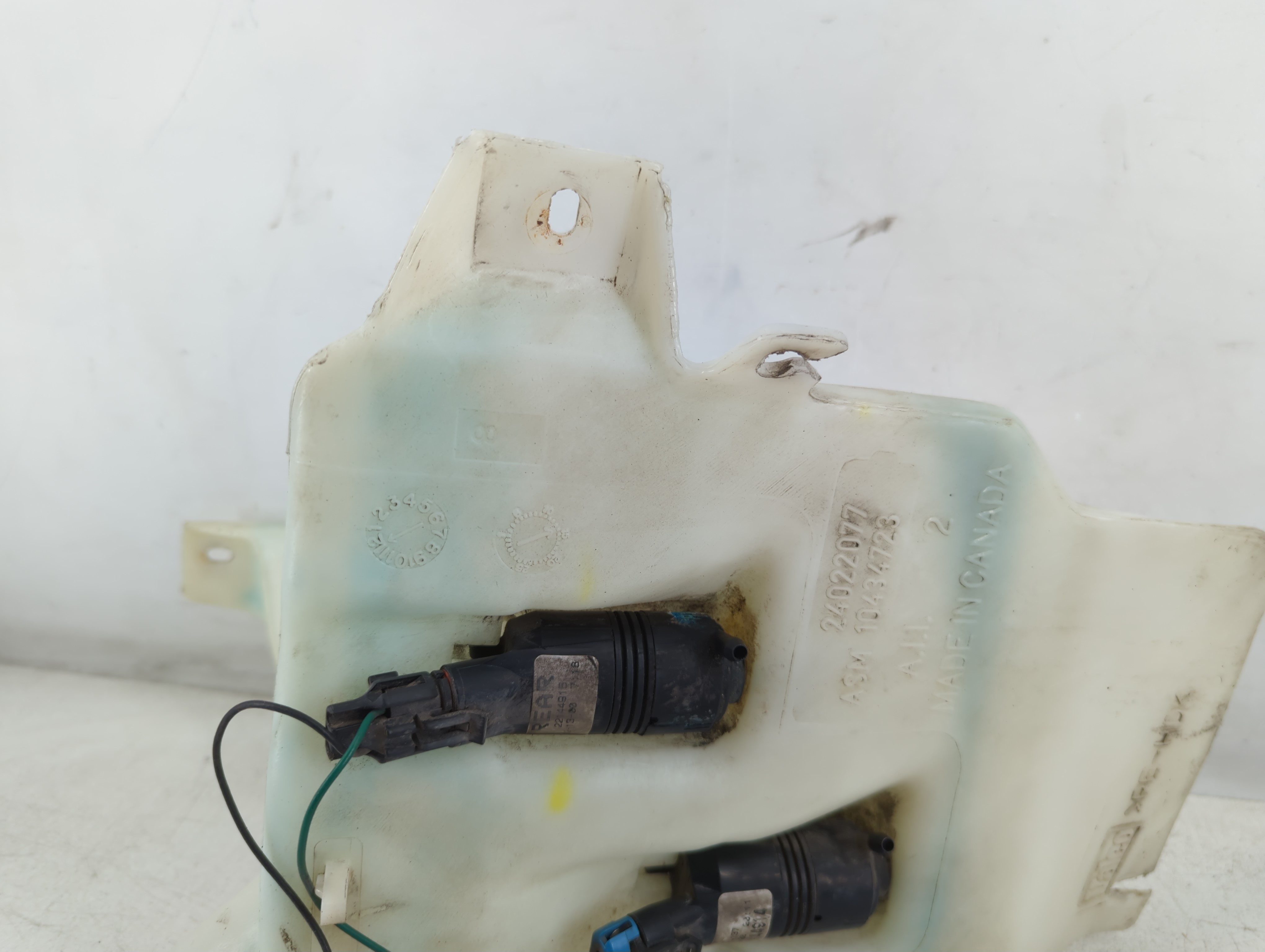 1999-2005 Pontiac Montana Windshield Washer Fluid Reservoir Bottle Oem 924526 - Oemusedautoparts1.com