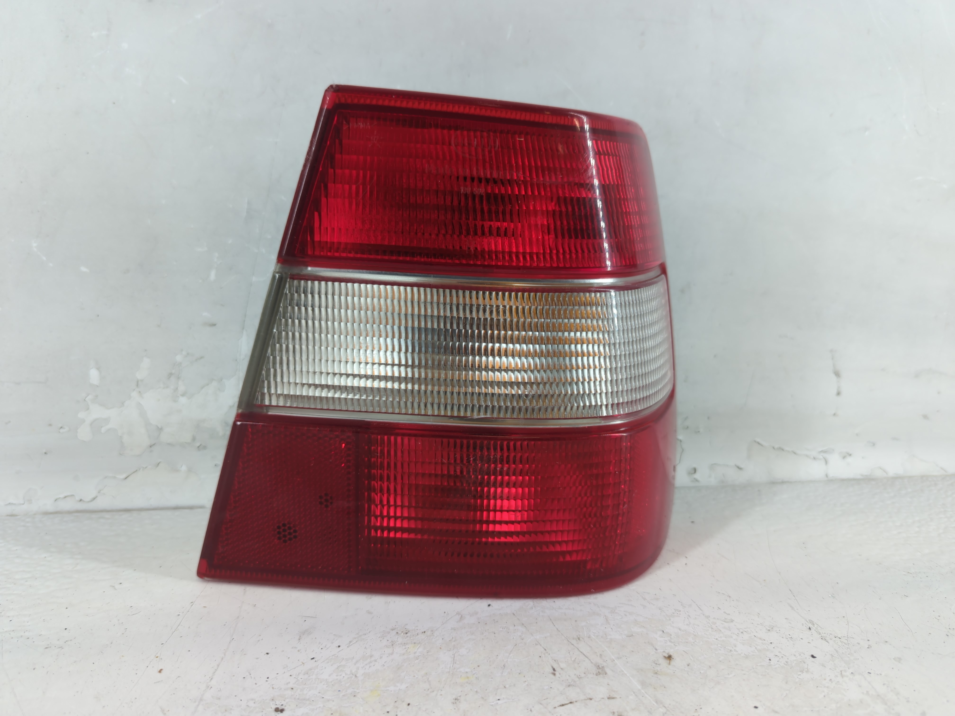 Picture of 1997-1998 Volvo S90 Passenger Right Side Tail Light Taillight Oem 924571