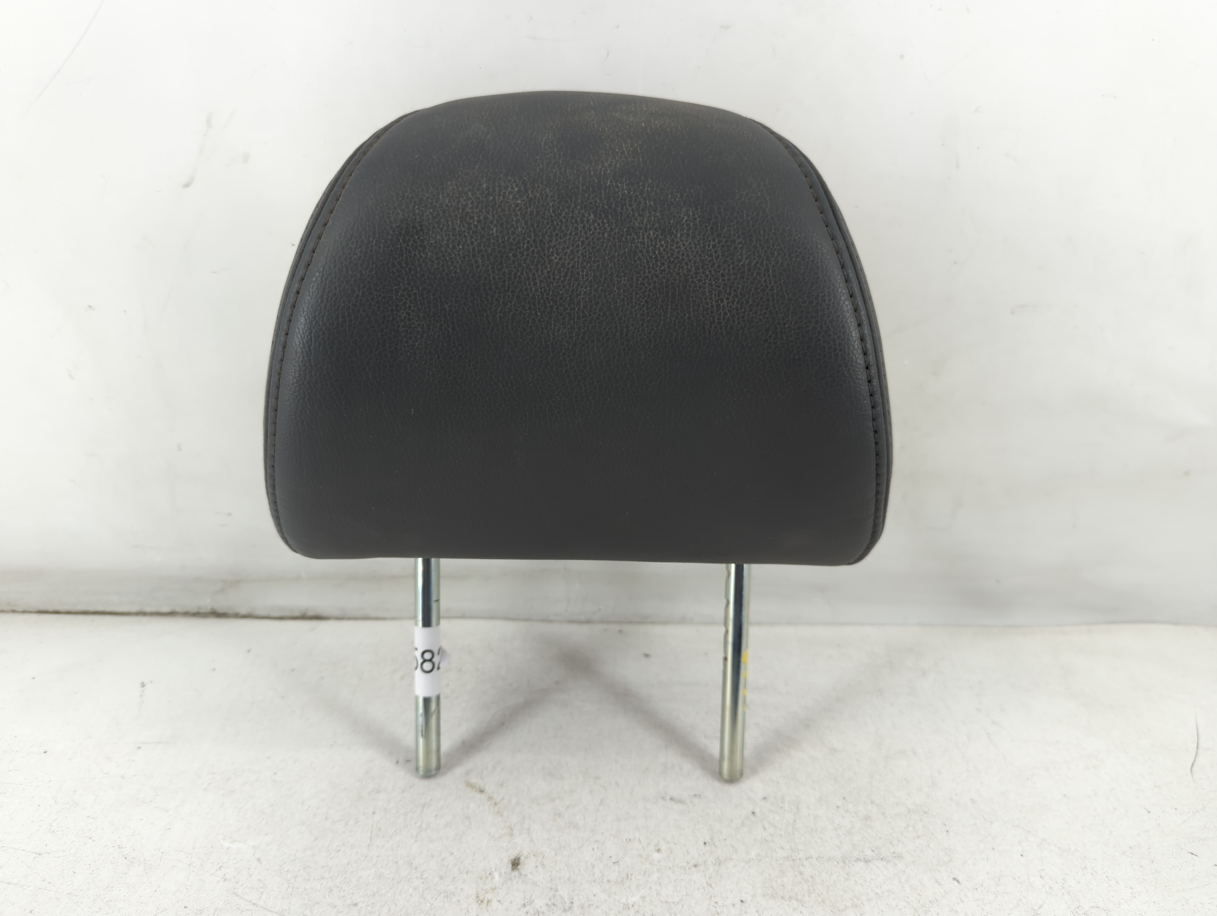 2015 Audi A3 Headrest Head Rest Rear Seat Black 924582 - Oemusedautoparts1.com