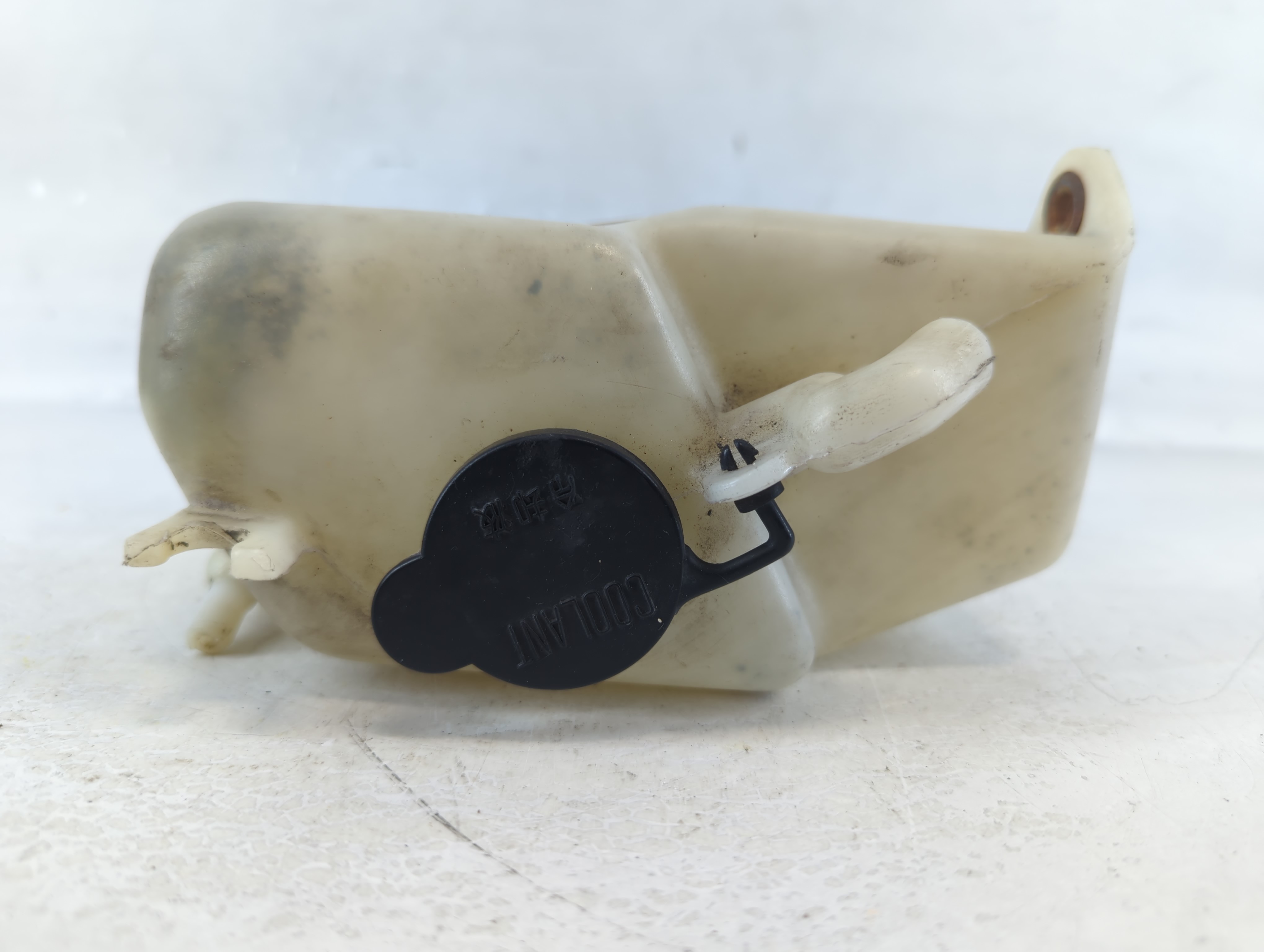 1997-2000 Toyota Camry Radiator Coolant Overflow Expansion Tank Bottle 924588 - Oemusedautoparts1.com