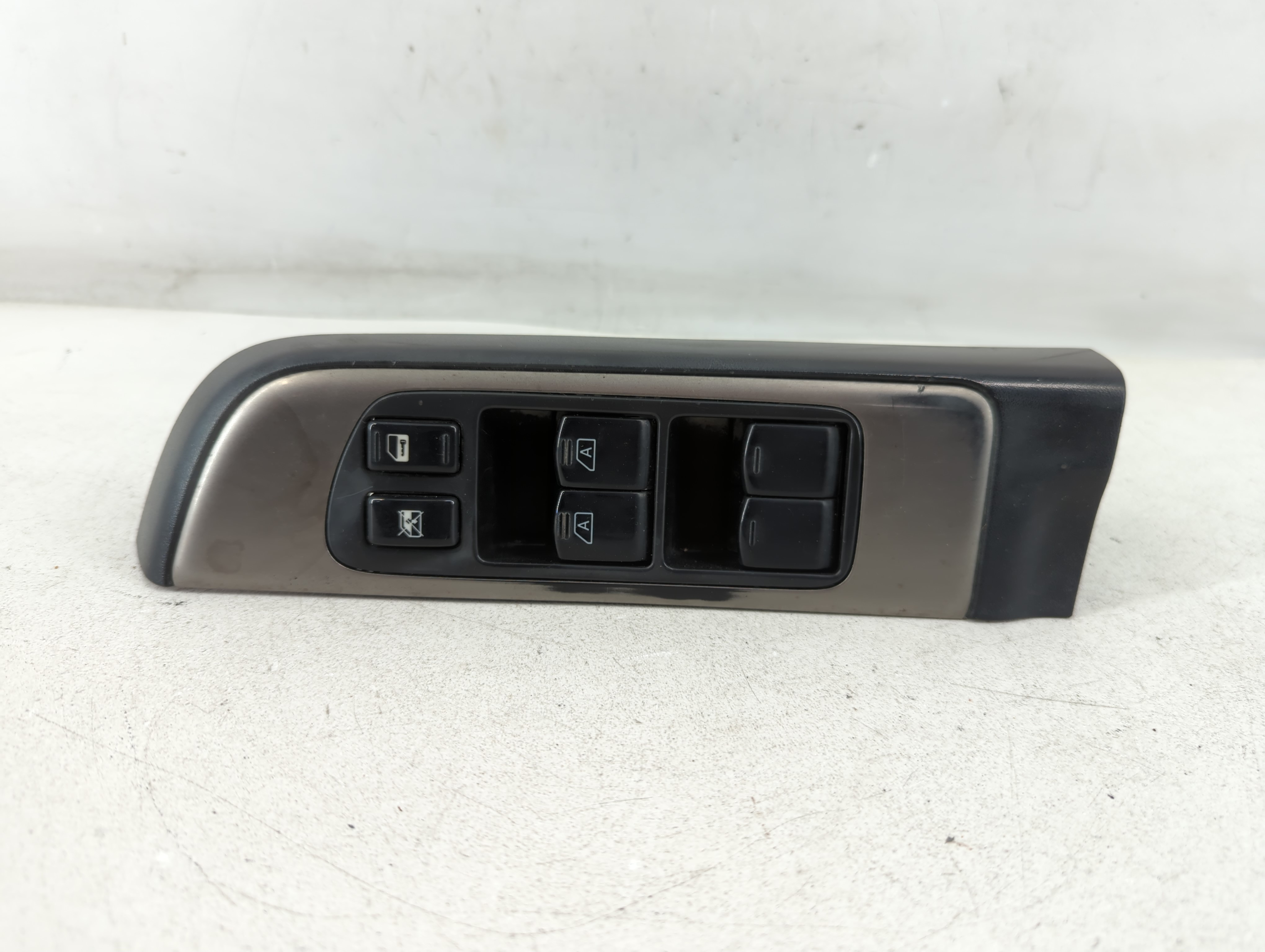 2003-2004 Nissan Pathfinder Driver Left Door Master Power Window Switch 924670 - Oemusedautoparts1.com