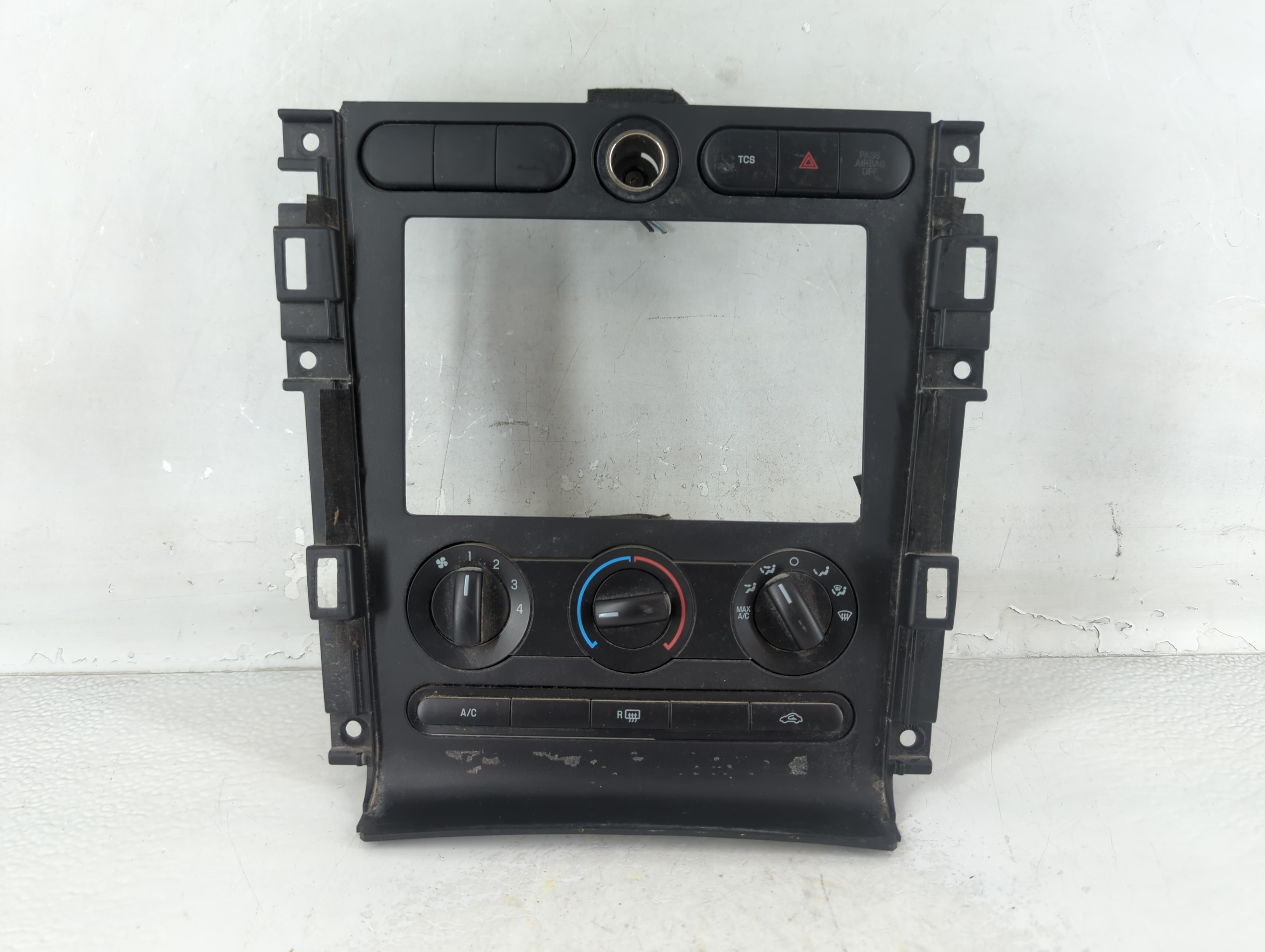2005-2009 Ford Mustang Ac Heater Climate Control 19980-dzu7a 924703 - Oemusedautoparts1.com