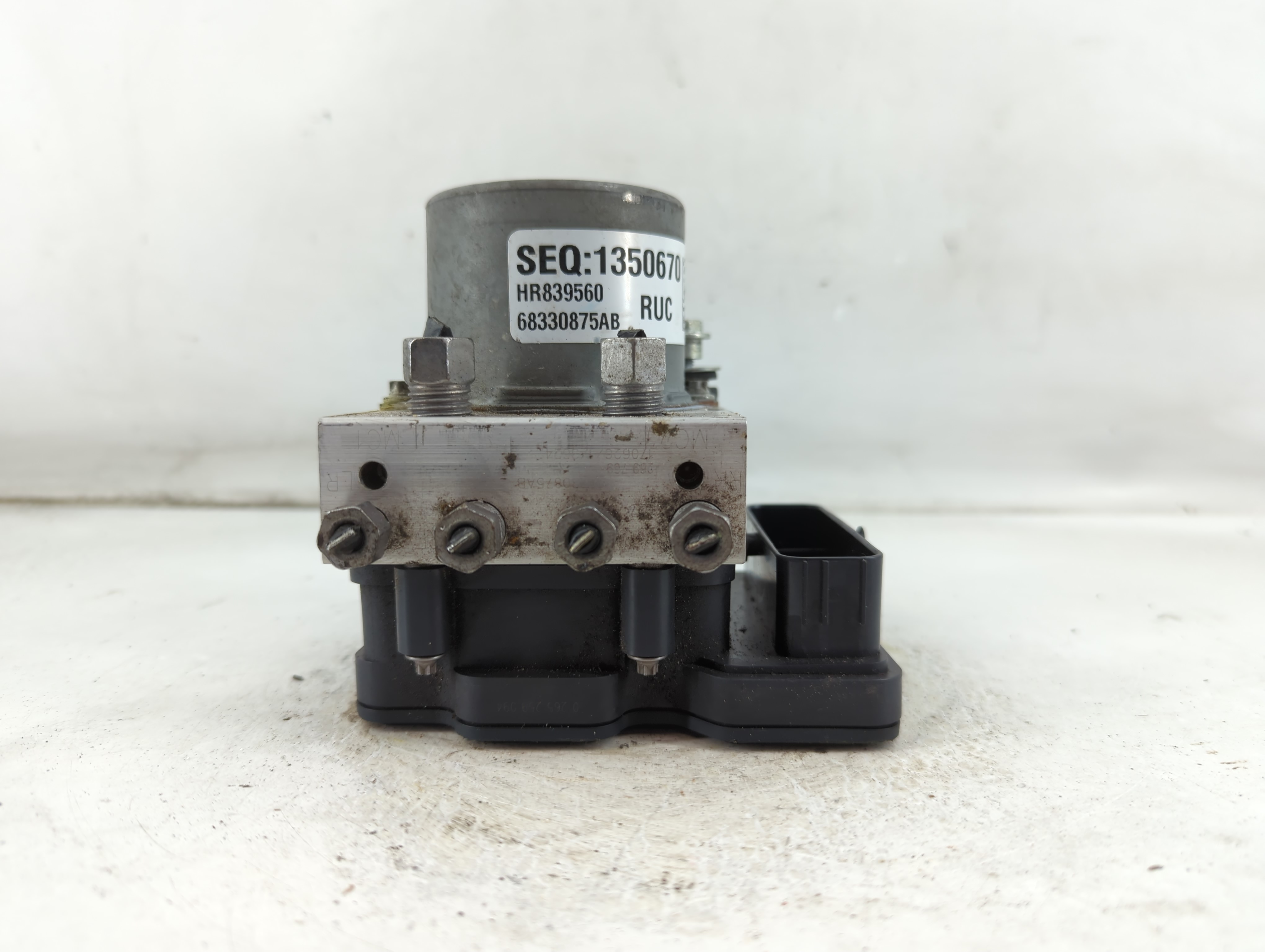 2017-2018 Chrysler Pacifica Abs Pump Control Module 924737 - Oemusedautoparts1.com