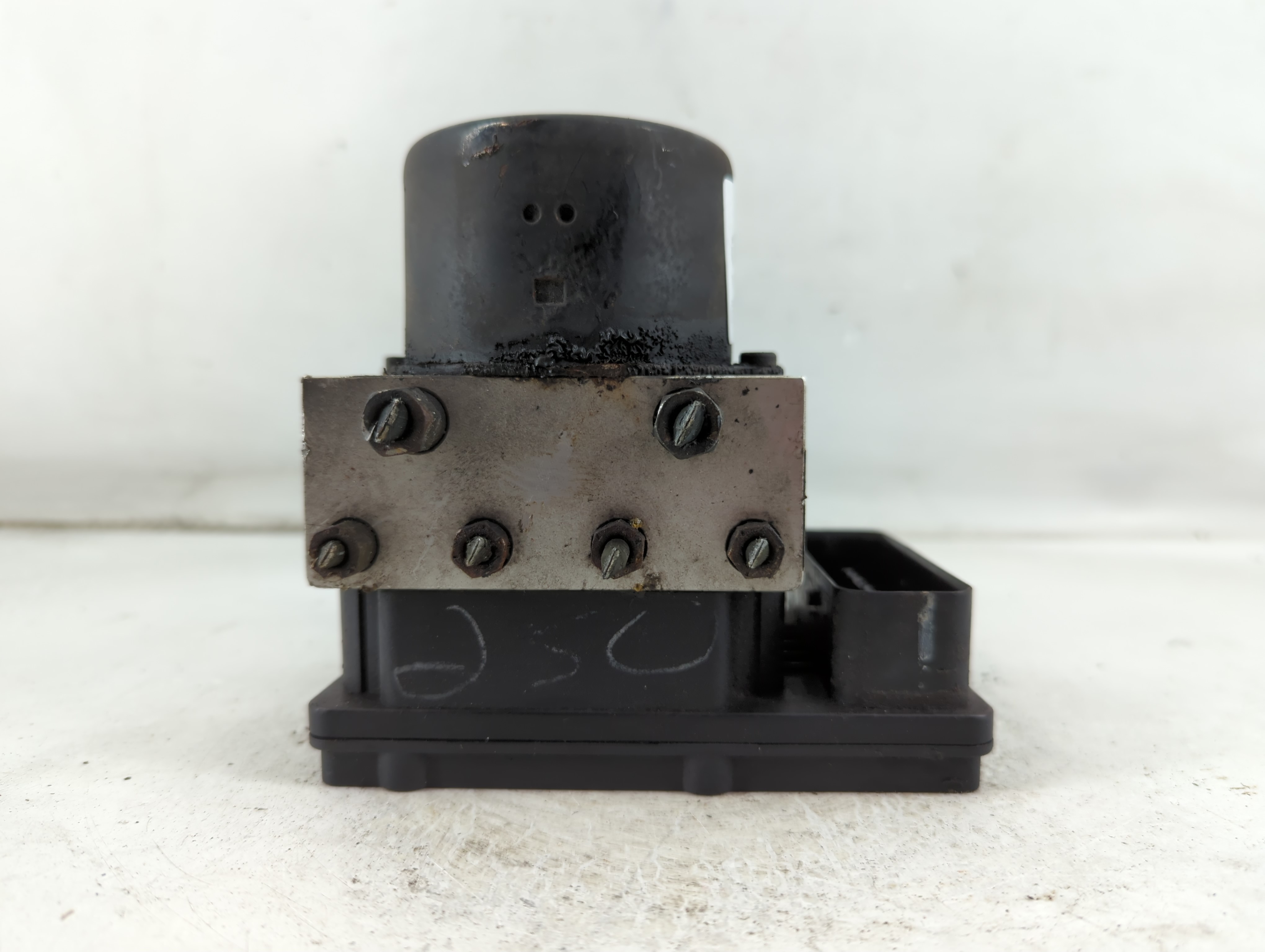 2005-2008 Nissan Pathfinder Abs Pump Control Module 924748 - Oemusedautoparts1.com