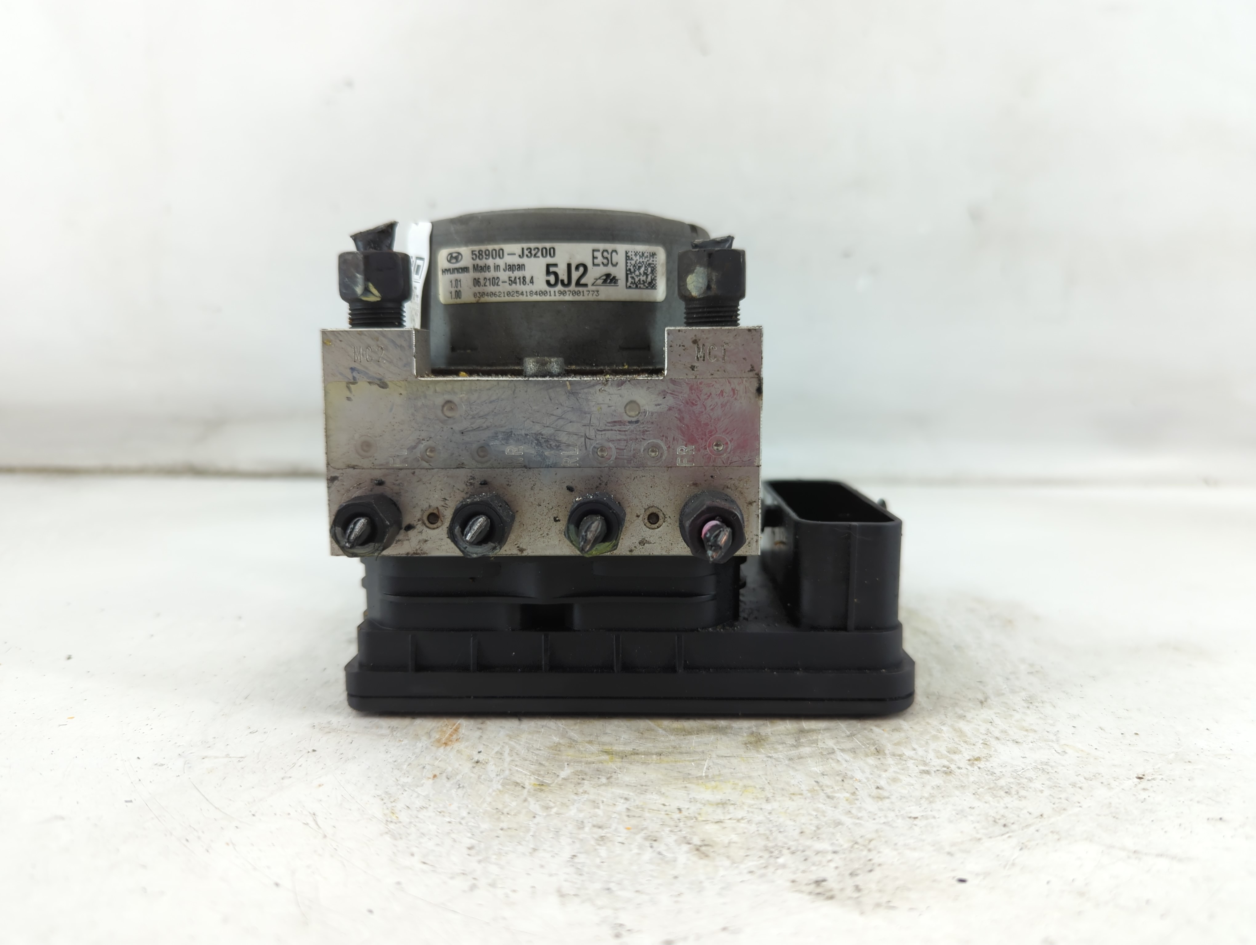 2019-2020 Hyundai Veloster Abs Pump Control Module 924802 - Oemusedautoparts1.com