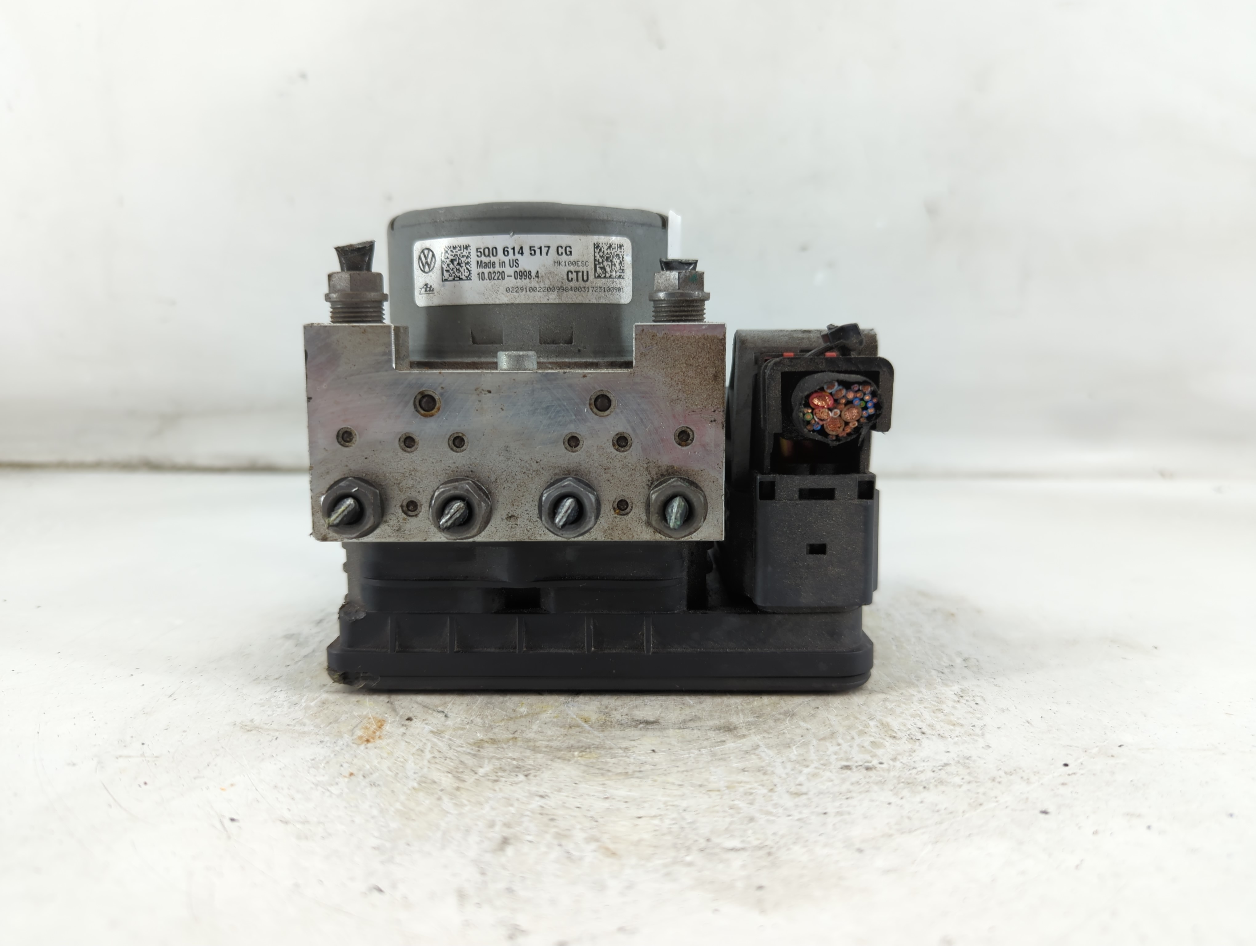 2018-2020 Volkswagen Tiguan Abs Pump Control Module 924830 - Oemusedautoparts1.com