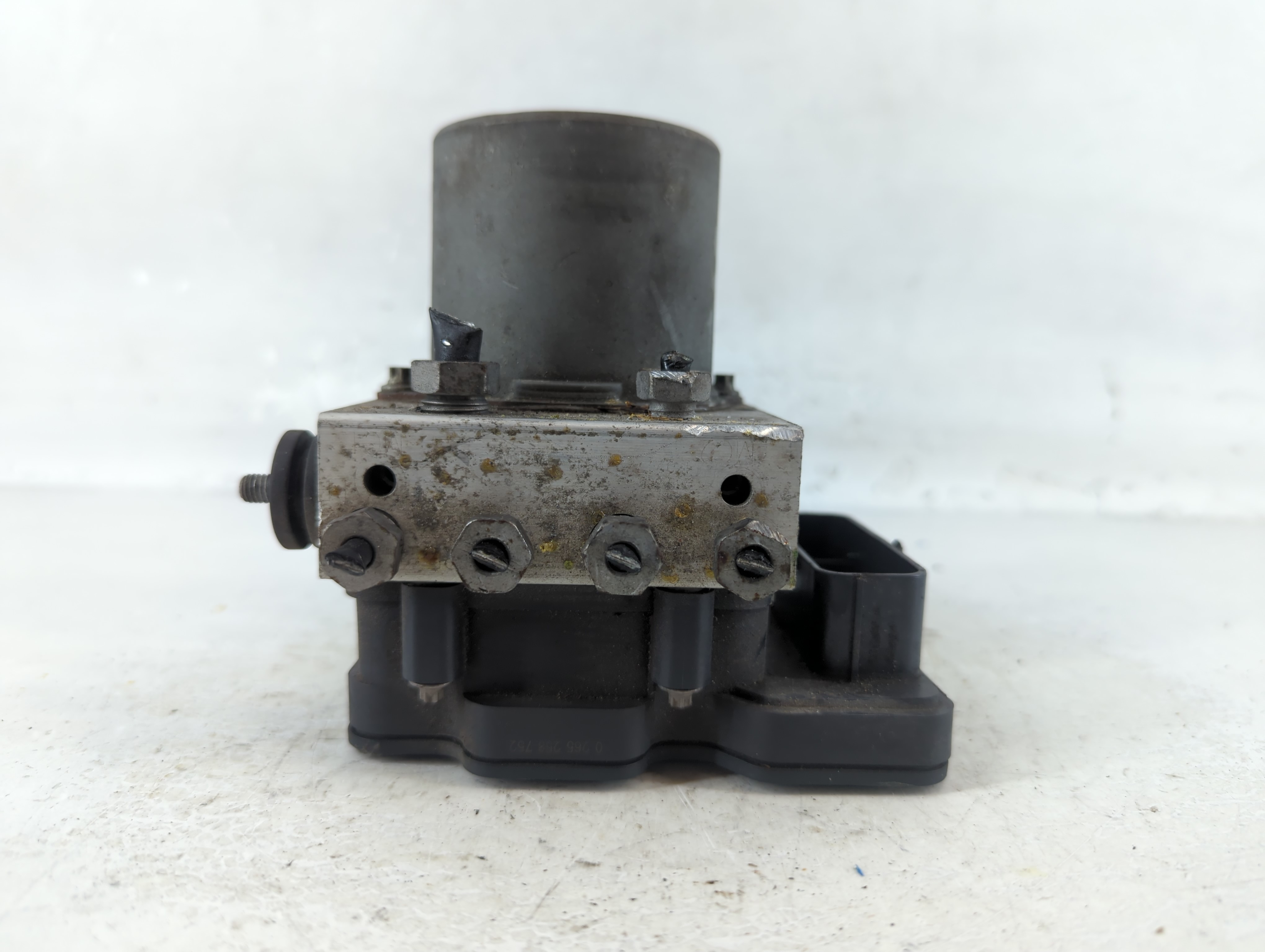 2017-2018 Ford F-150 Abs Pump Control Module 924930 - Oemusedautoparts1.com