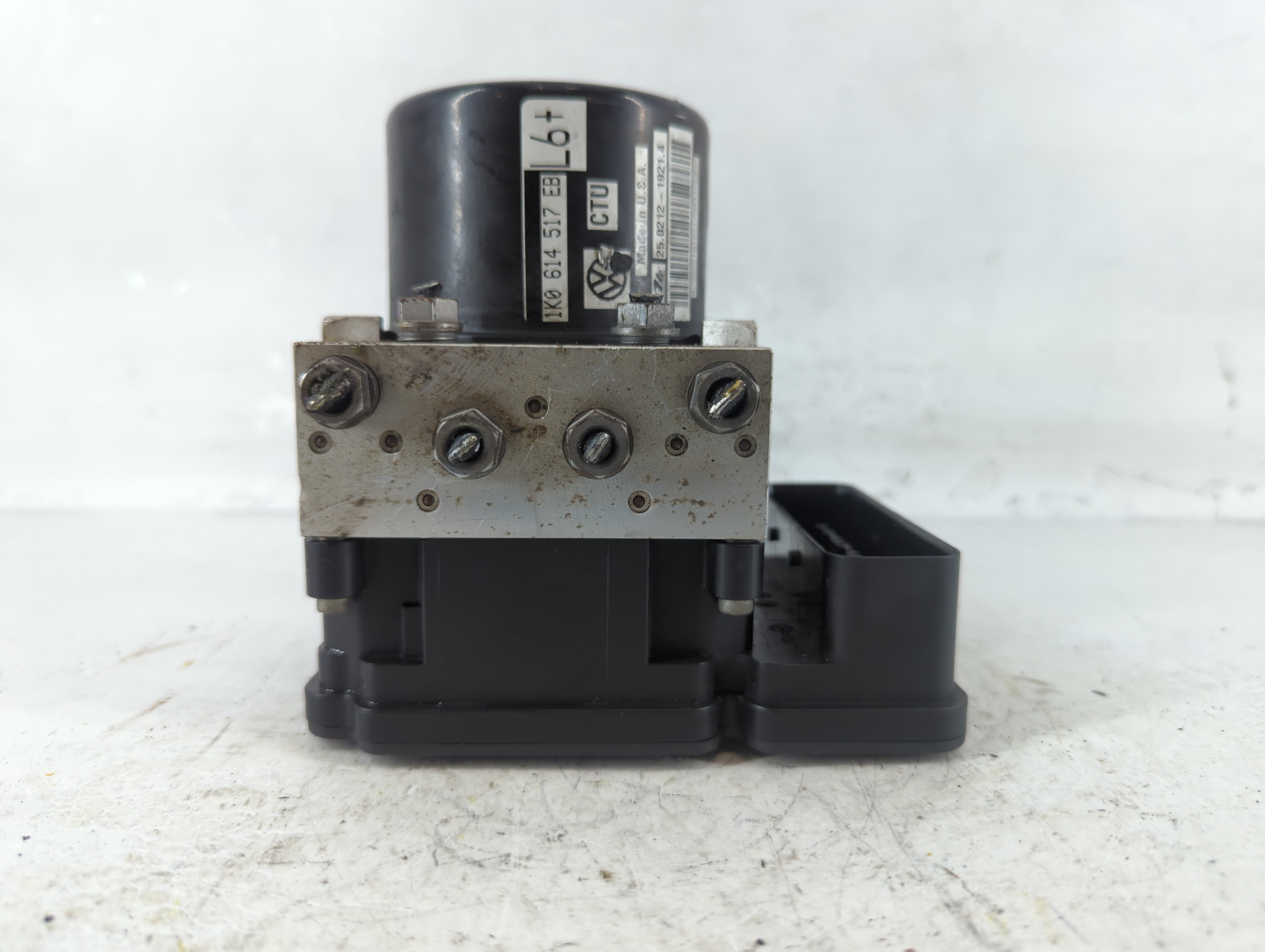 2014-2014 Volkswagen Jetta Abs Pump Control Module 924940 - Oemusedautoparts1.com