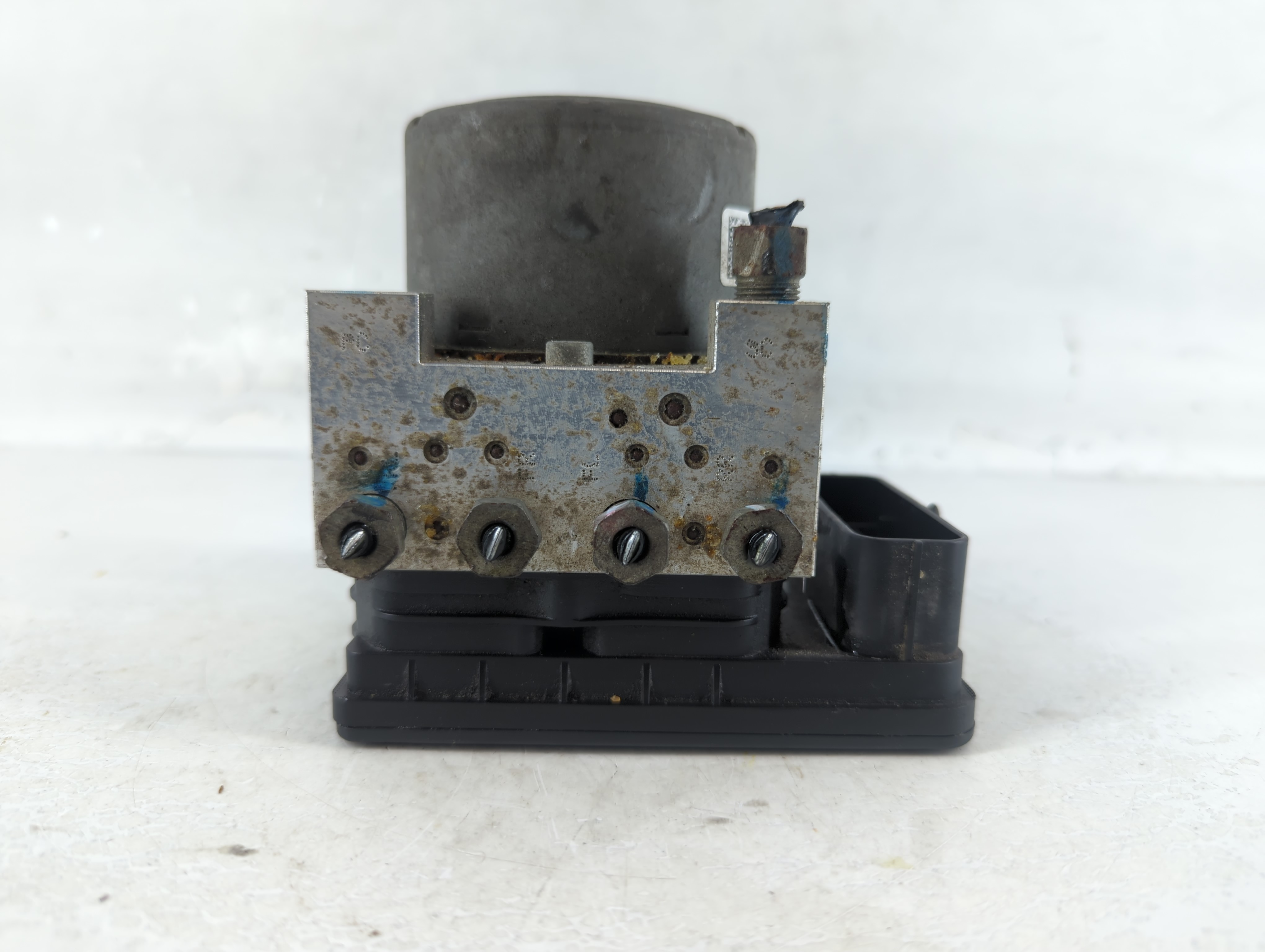 2015-2015 Cadillac Xts Abs Pump Control Module 924967 - Oemusedautoparts1.com