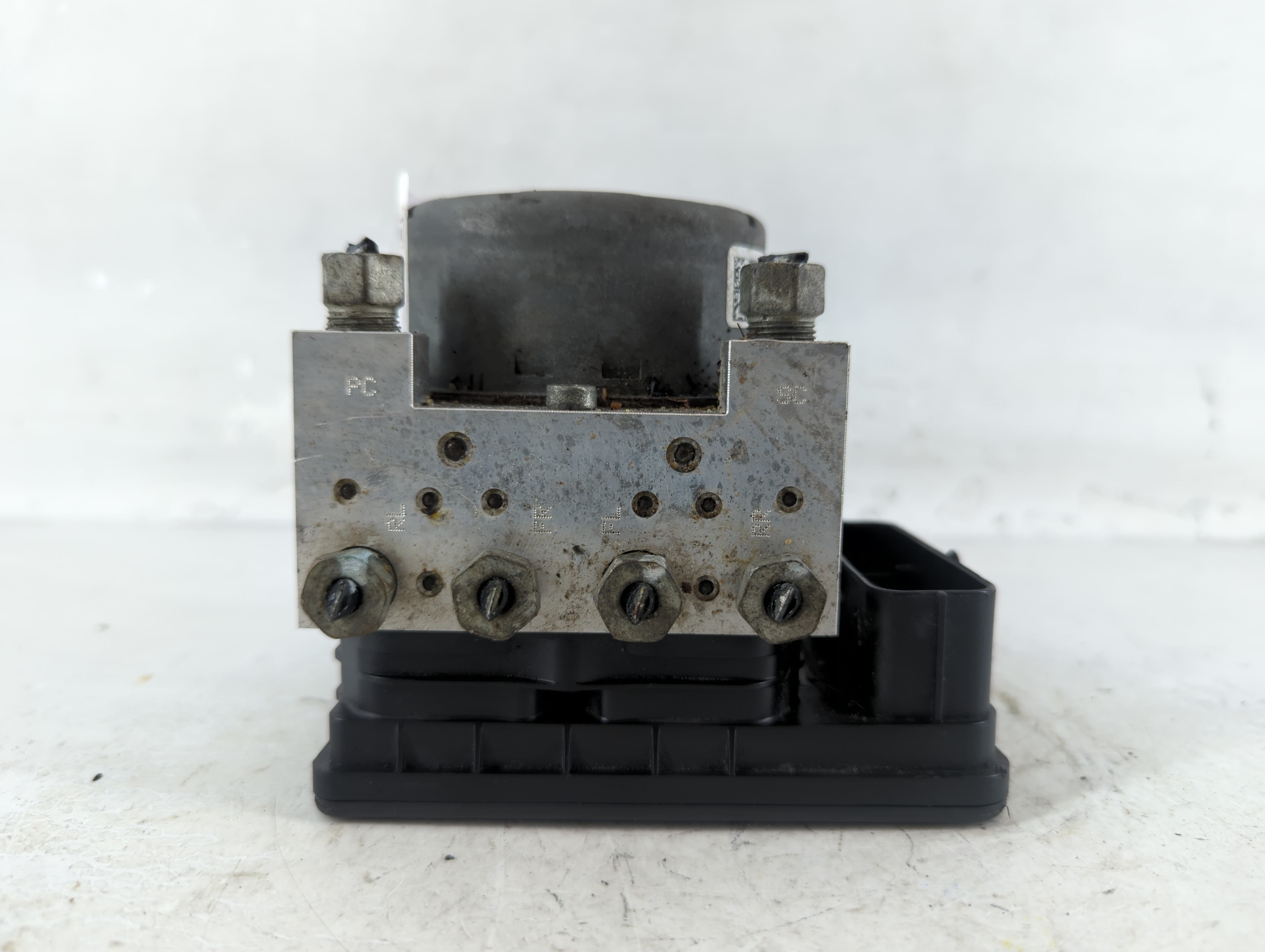 2018-2019 Cadillac Xts Abs Pump Control Module 924979 - Oemusedautoparts1.com