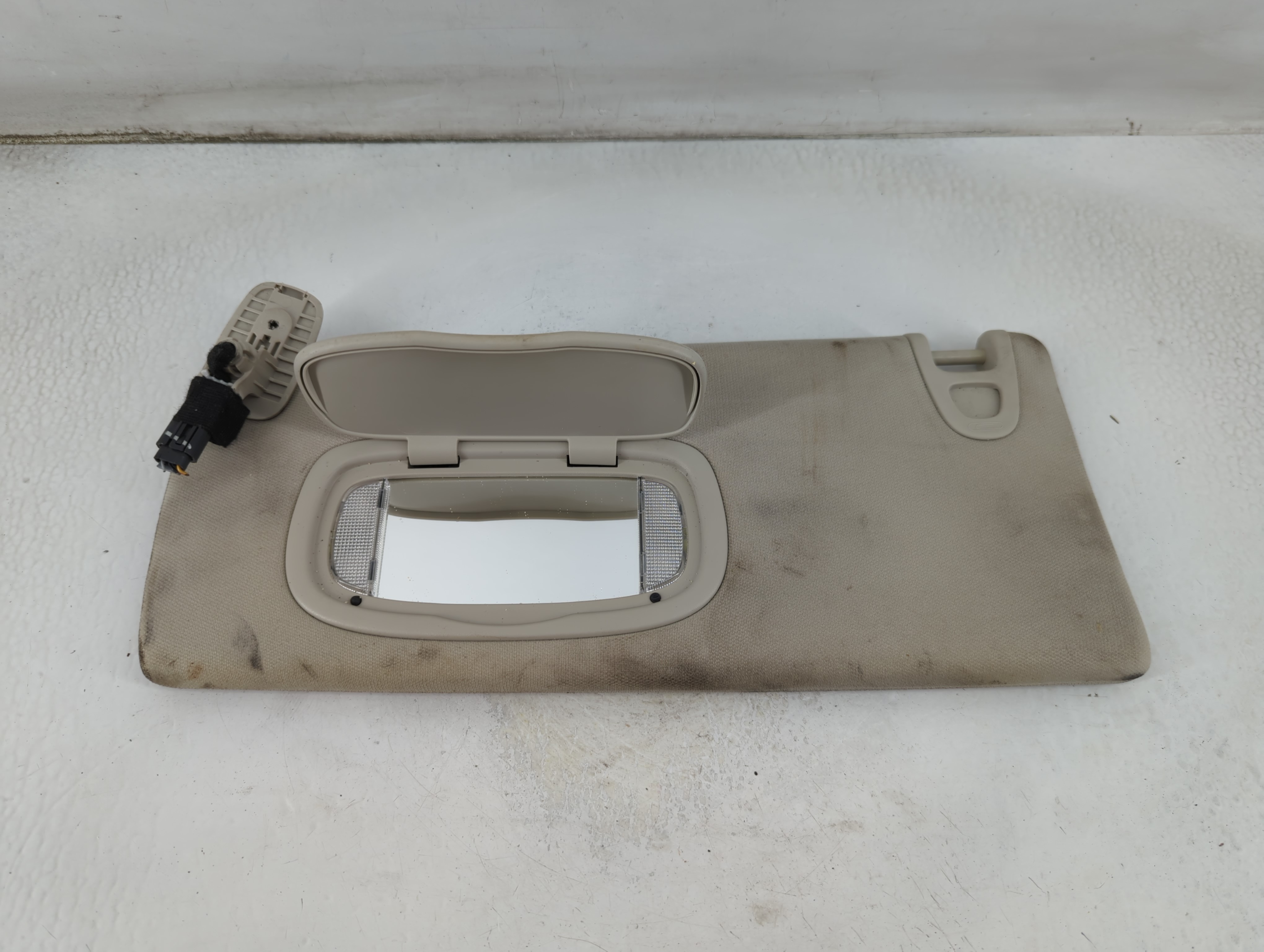 2014-2018 Jeep Cherokee Driver Sun Visor Mirror Left Sunvisor Gray 925009 - Oemusedautoparts1.com