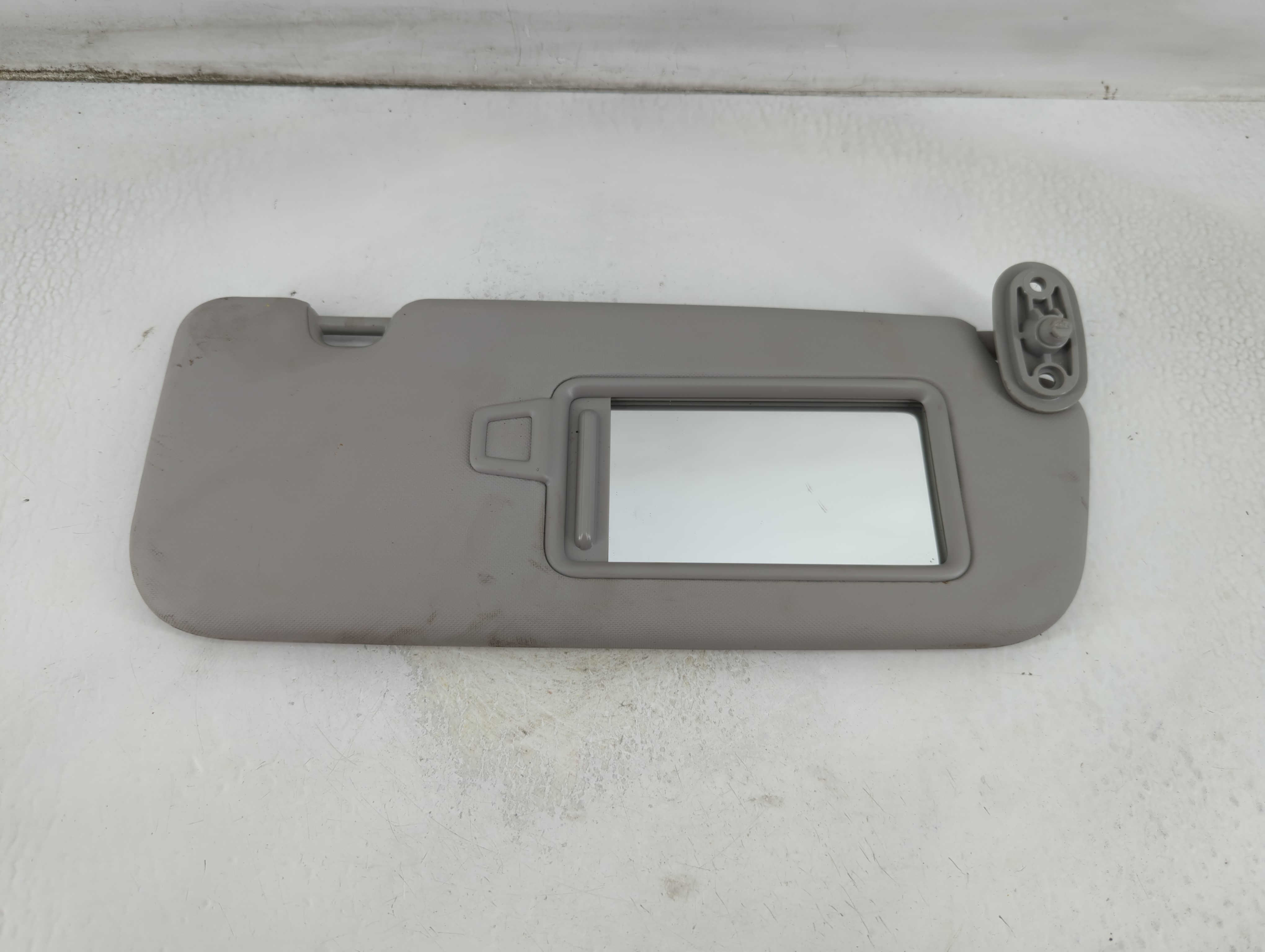 2017-2018 Kia Forte Passenger Sun Visor Mirror Right Sunvisor Ivory 925033 - Oemusedautoparts1.com