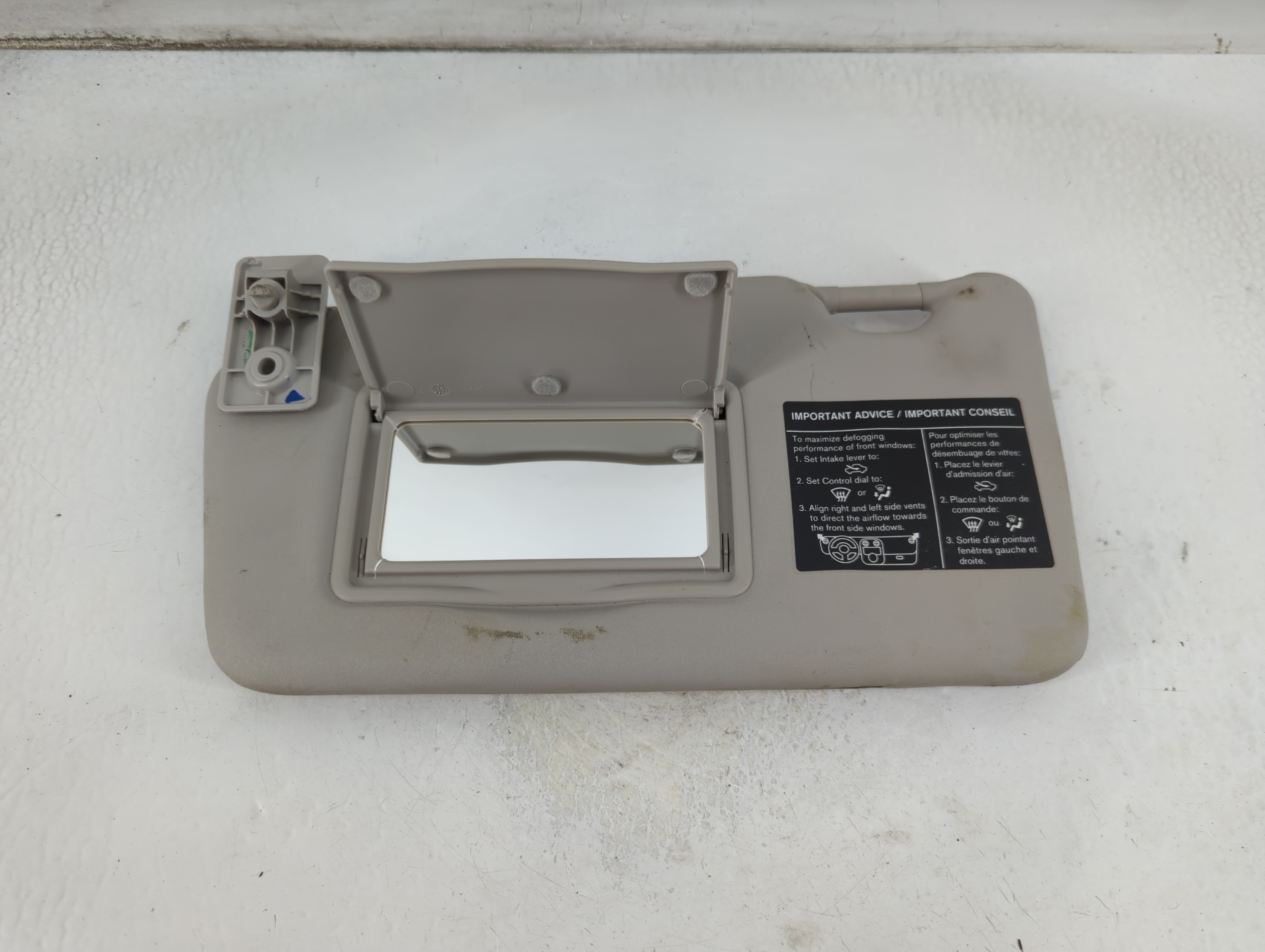 2016-2019 Nissan Versa Driver Sun Visor Mirror Left Sunvisor Gray 925050 - Oemusedautoparts1.com