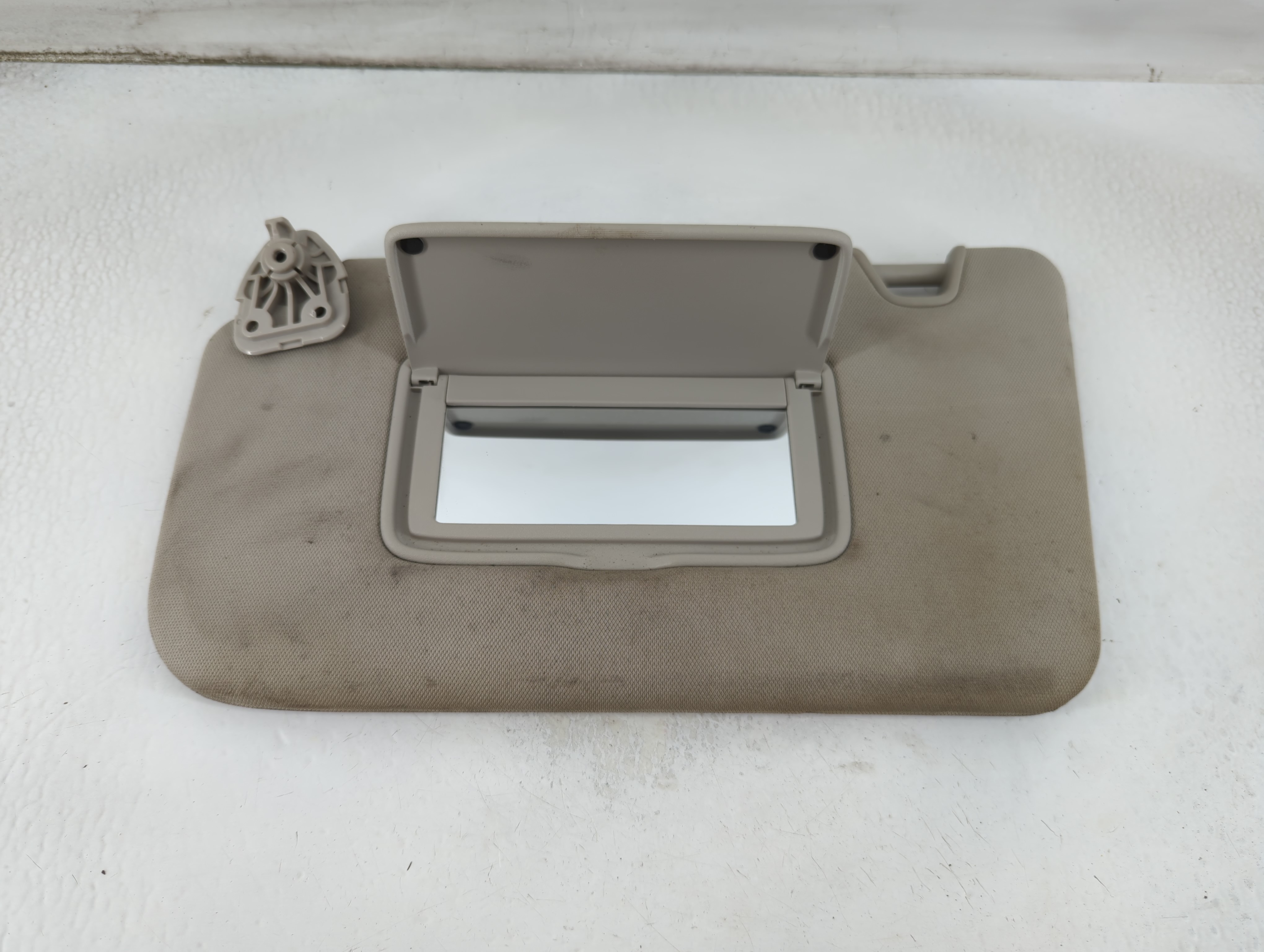 2018-2020 Nissan Rogue Passenger Sun Visor Mirror Right Sunvisor Gray 925061 - Oemusedautoparts1.com