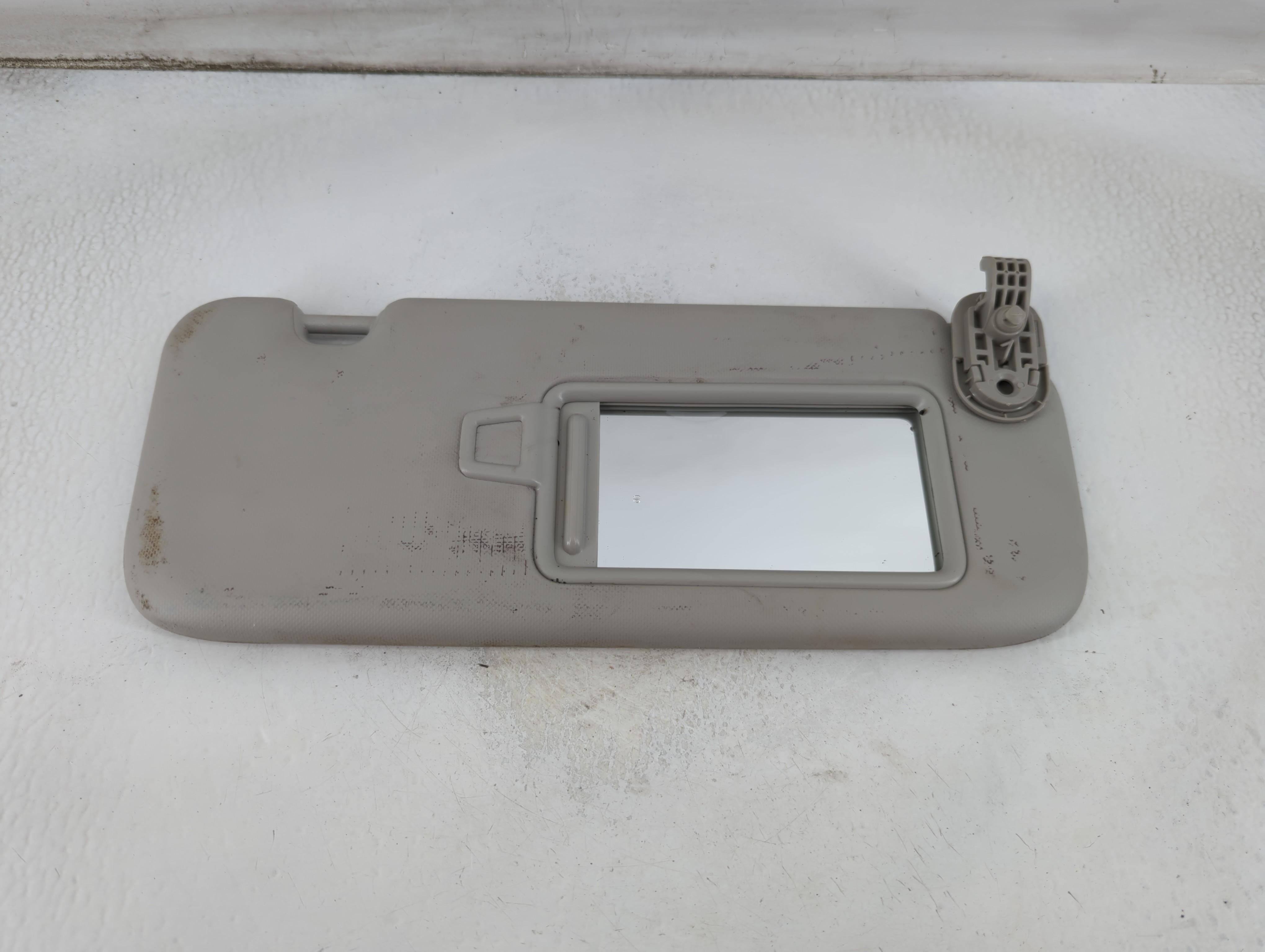 2019-2021 Kia Forte Passenger Sun Visor Mirror Right Sunvisor Ivory 925064 - Oemusedautoparts1.com