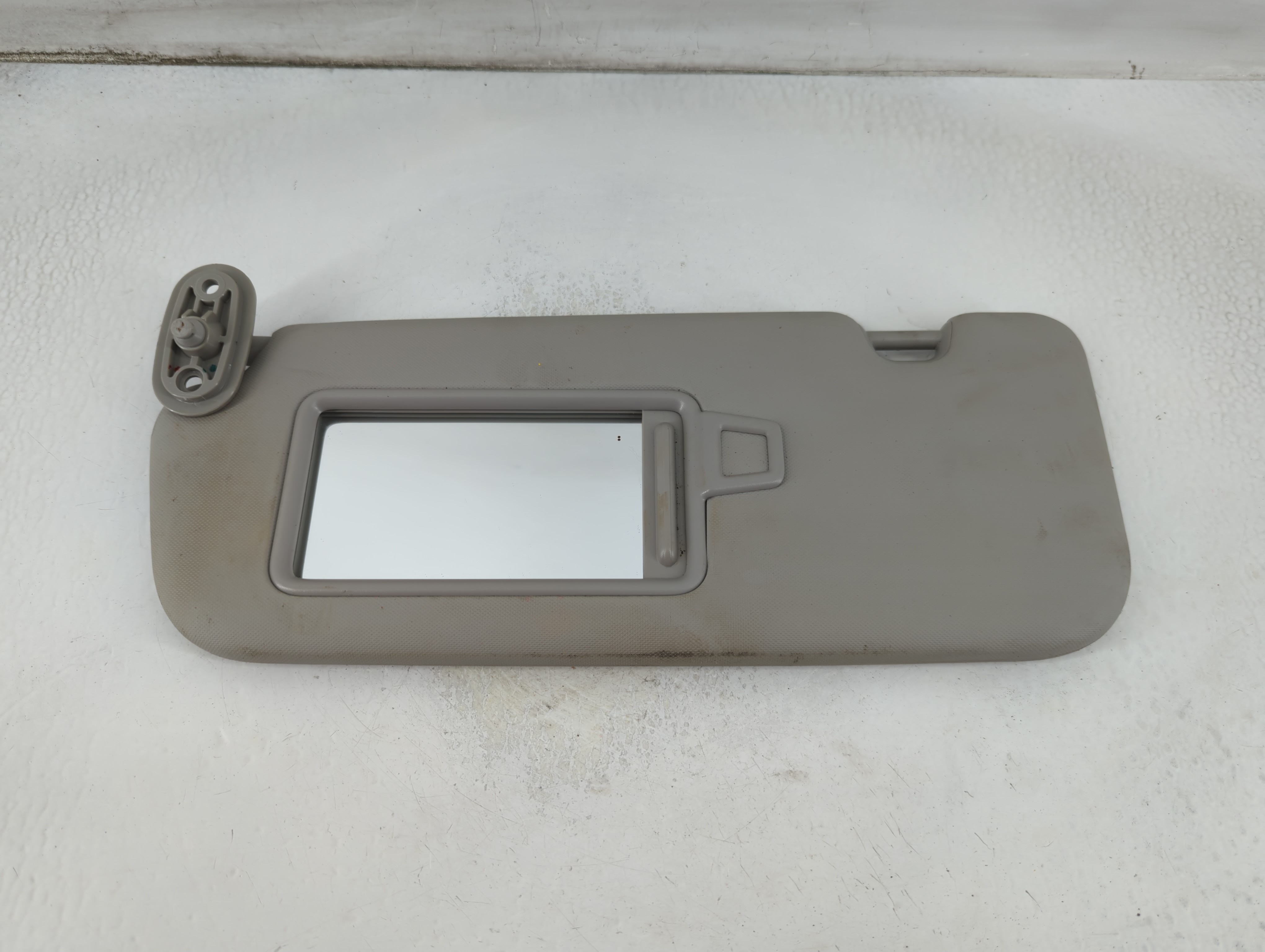 2017-2018 Kia Forte Driver Sun Visor Mirror Left Sunvisor Gray 925070 - Oemusedautoparts1.com