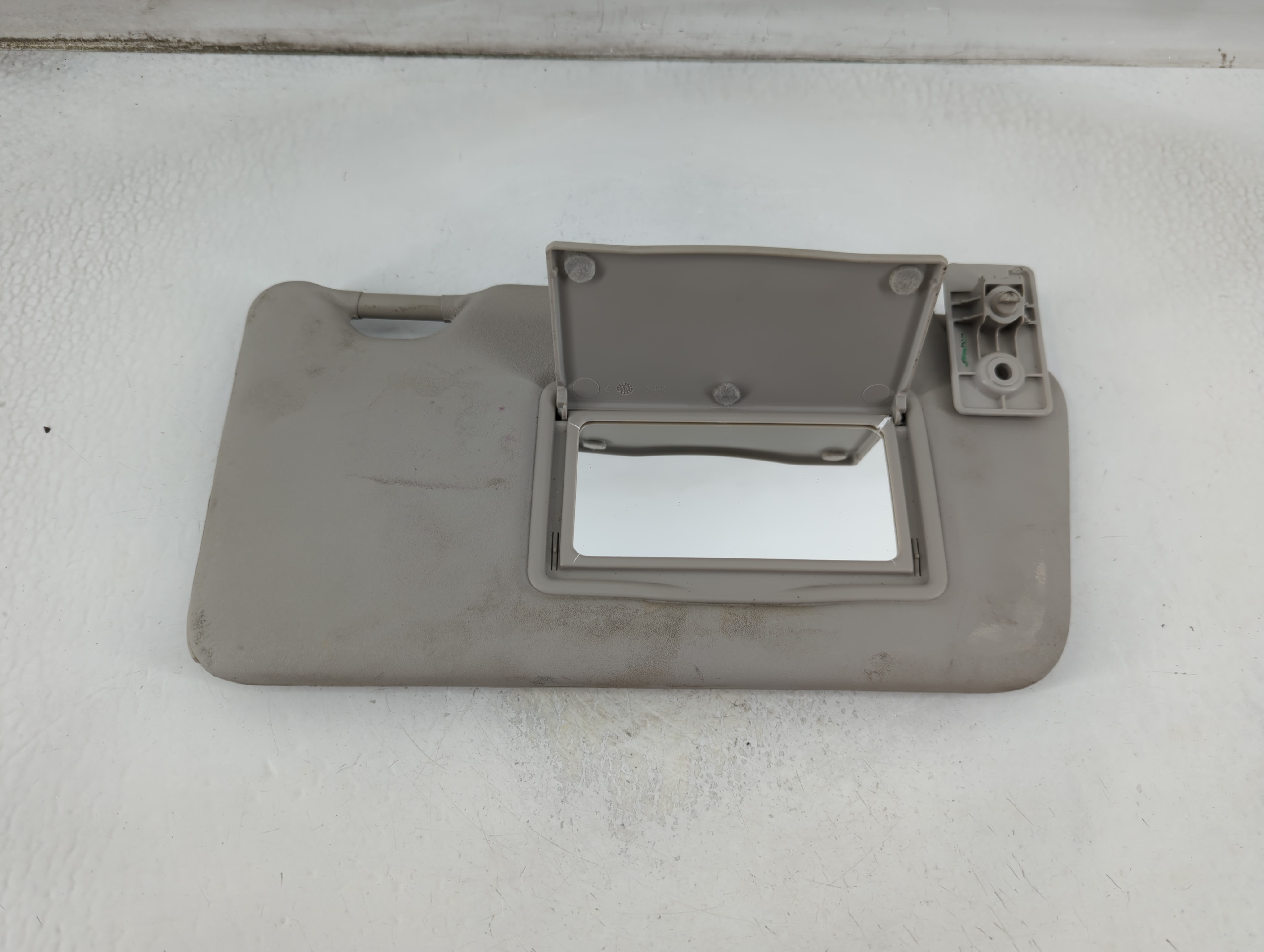 2016-2019 Nissan Versa Passenger Sun Visor Mirror Right Sunvisor Gray 925073 - Oemusedautoparts1.com