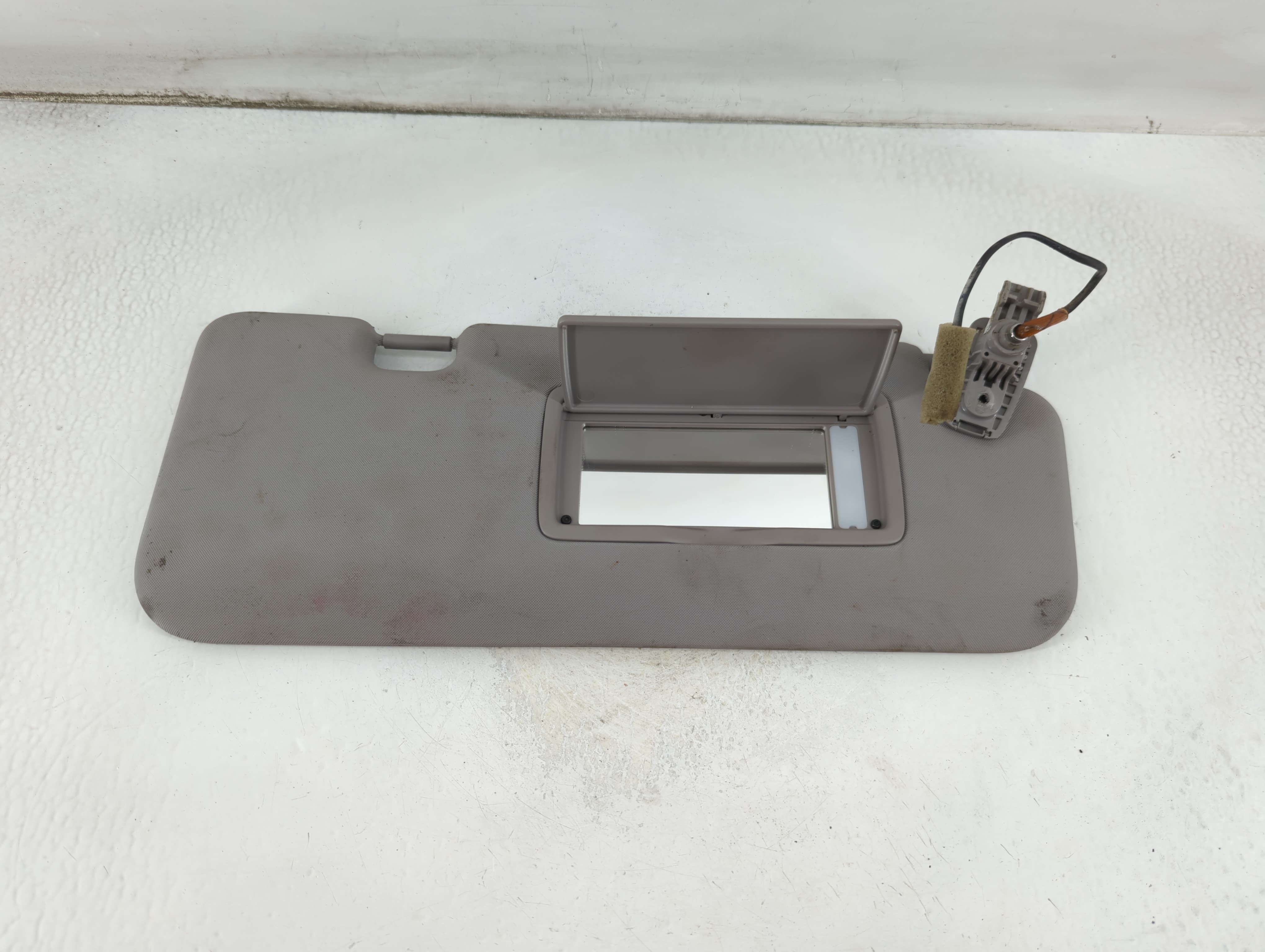 2019 Alfa Romeo Stelvio Passenger Sun Visor Mirror Right Sunvisor Gray 925092 - Oemusedautoparts1.com