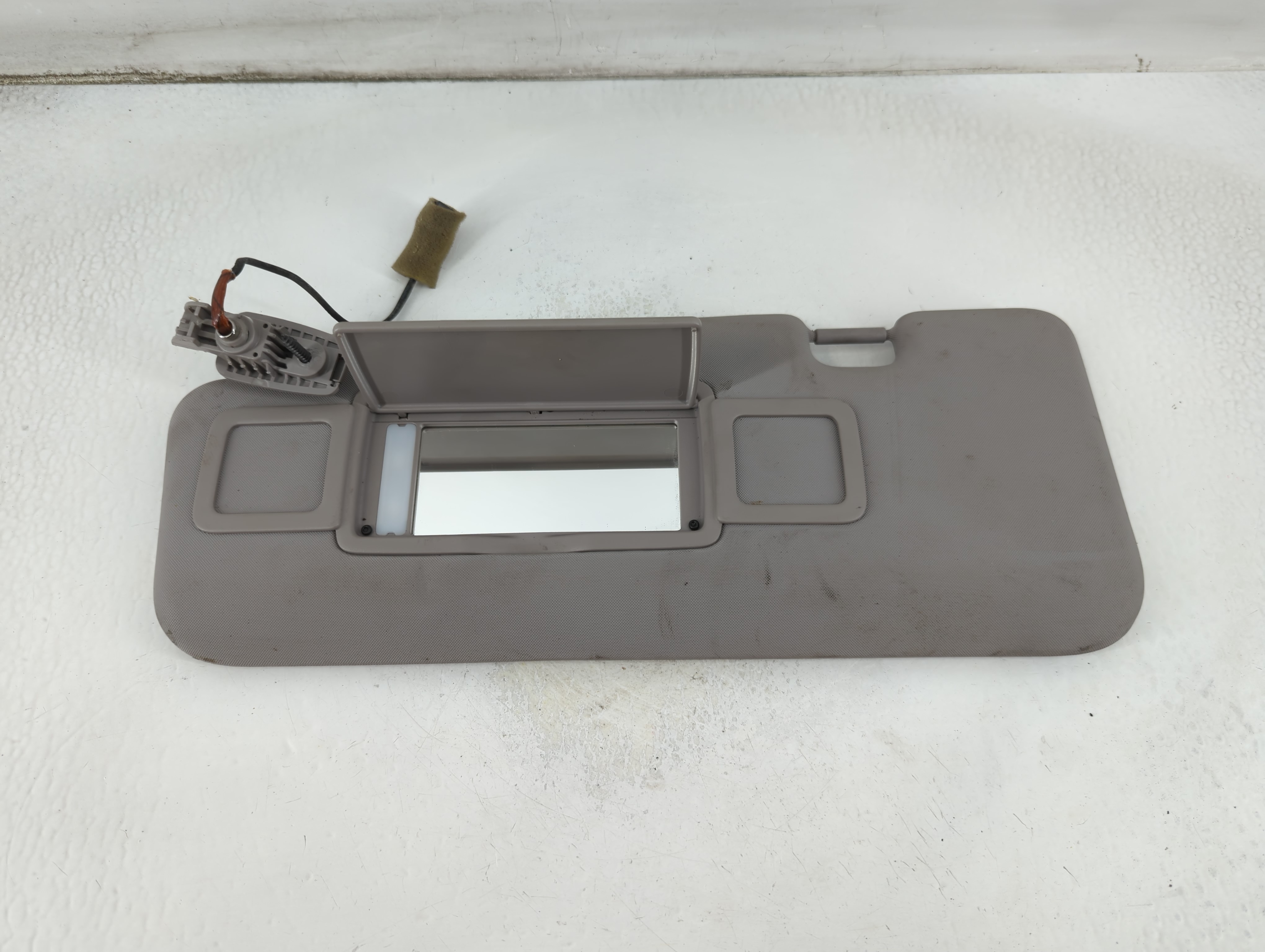 2019 Alfa Romeo Stelvio Driver Sun Visor Mirror Left Sunvisor Dark Gray 925093 - Oemusedautoparts1.com