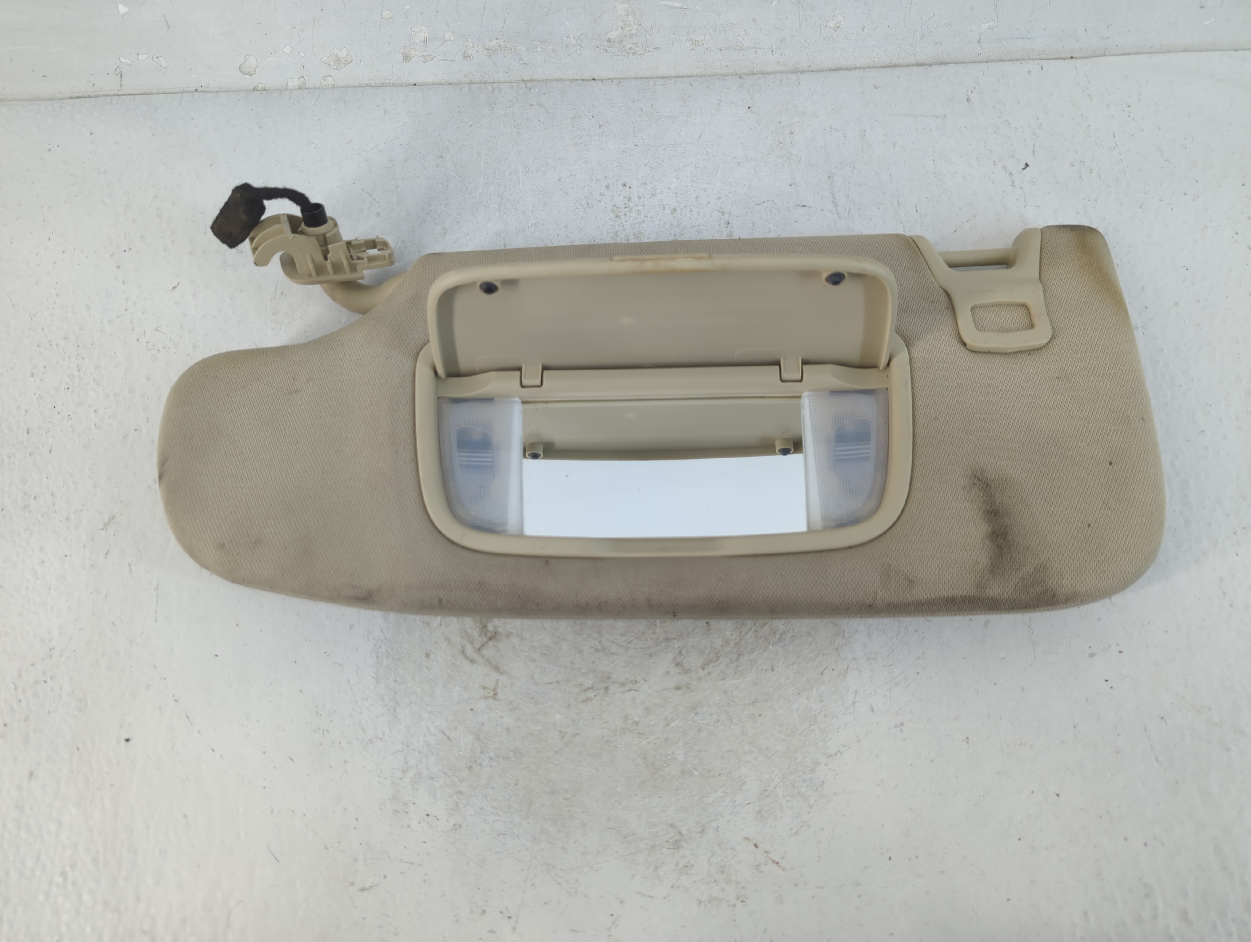 2015-2016 Ford Fusion Driver Sun Visor Mirror Left Sunvisor Beige 925095 - Oemusedautoparts1.com