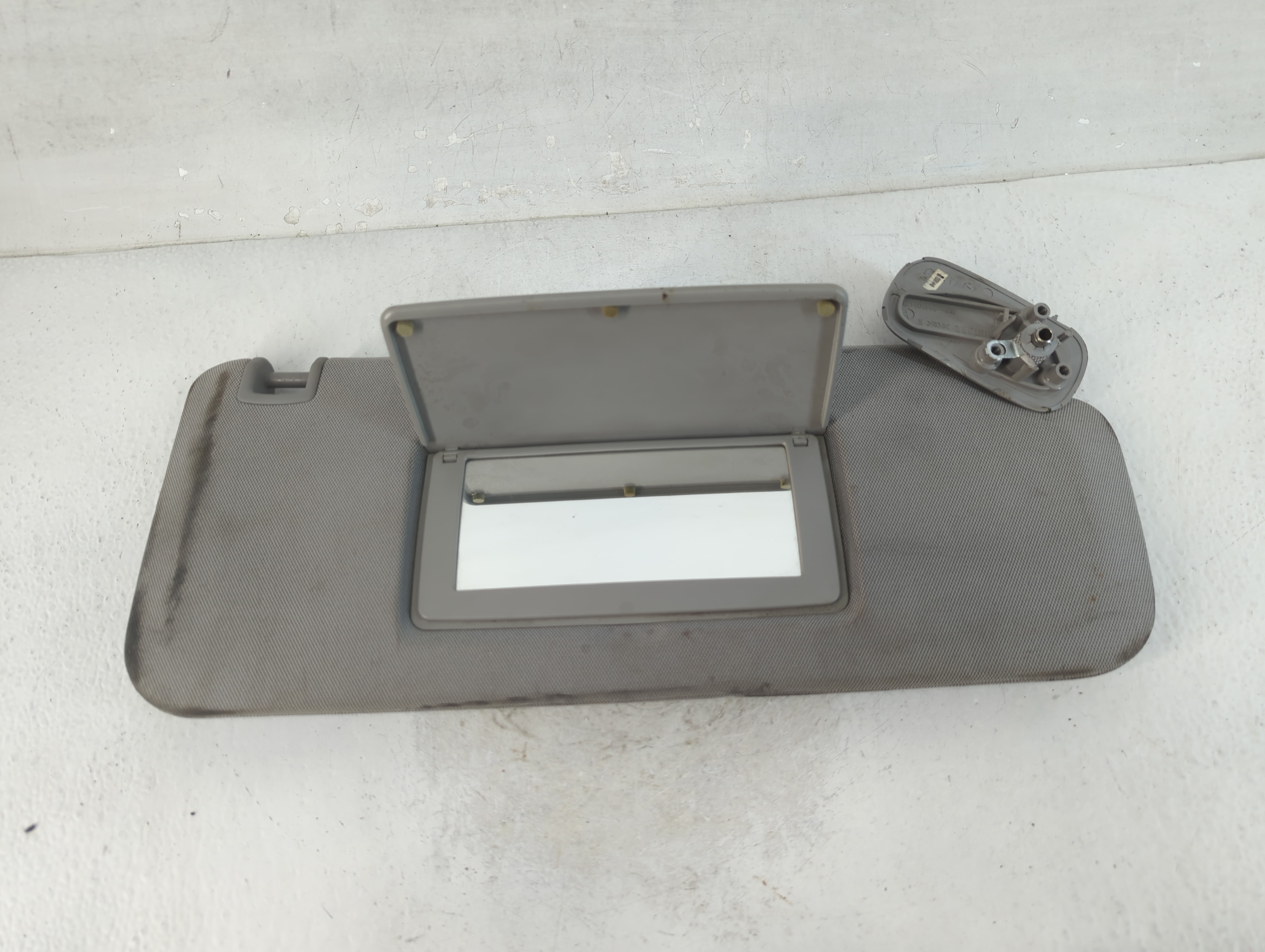 2014 Chevrolet Silverado 1500 Passenger Sun Visor Mirror Right Sunvisor 925101 - Oemusedautoparts1.com
