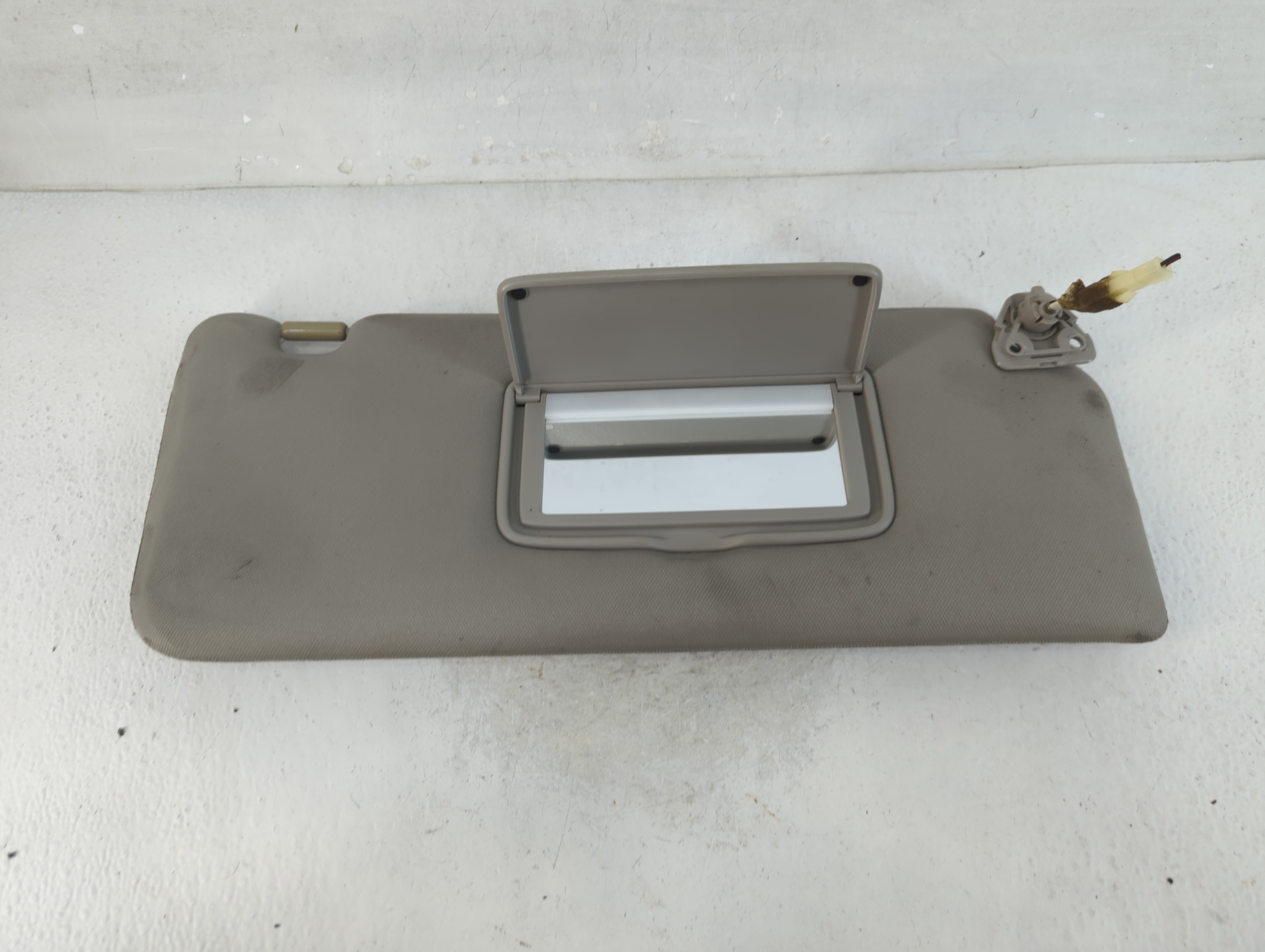 2005-2015 Nissan Armada Passenger Sun Visor Mirror Right Sunvisor Gray 925110 - Oemusedautoparts1.com