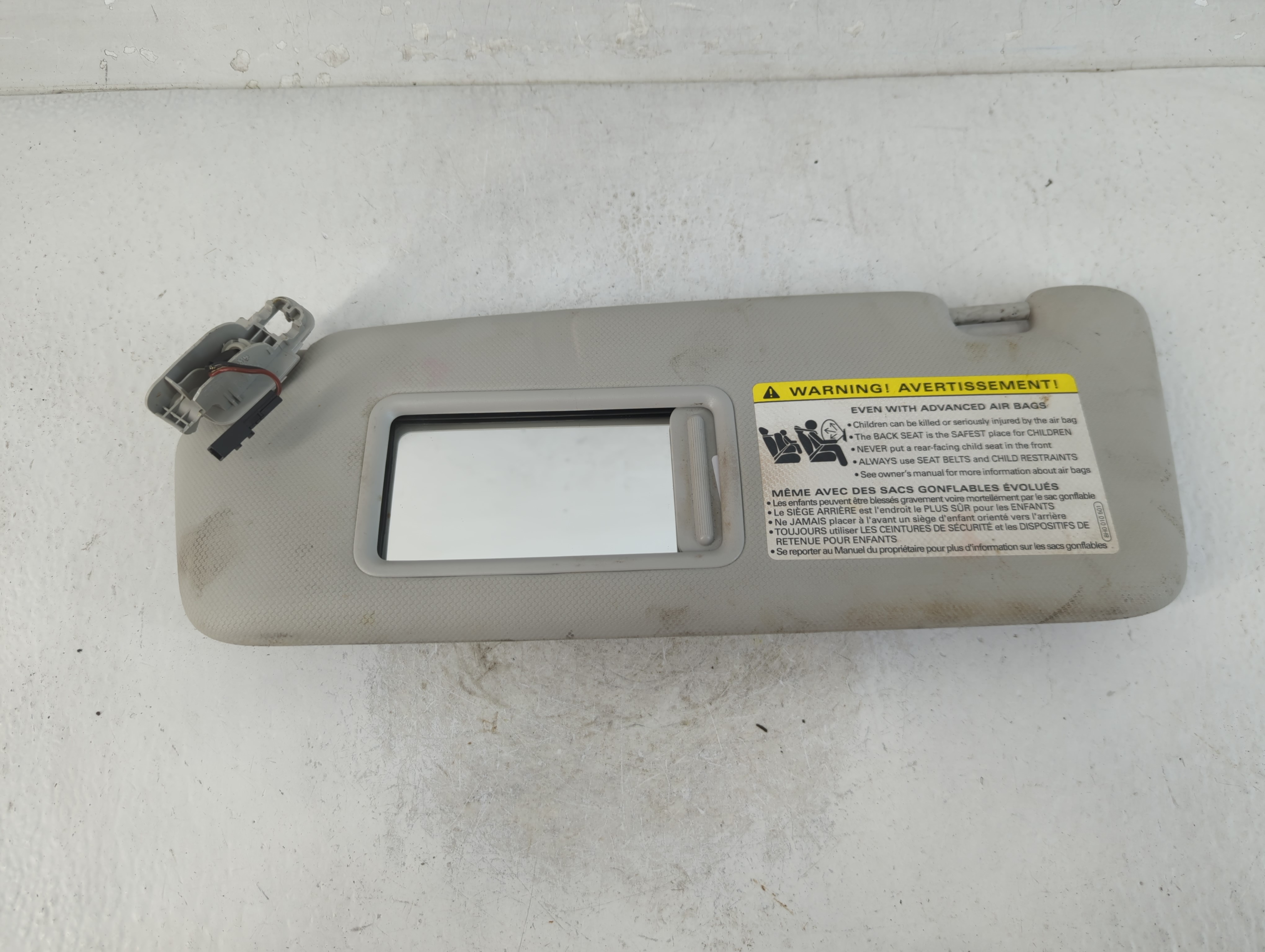 2009-2012 Audi A4 Driver Sun Visor Mirror Left Sunvisor Gray 925114 - Oemusedautoparts1.com