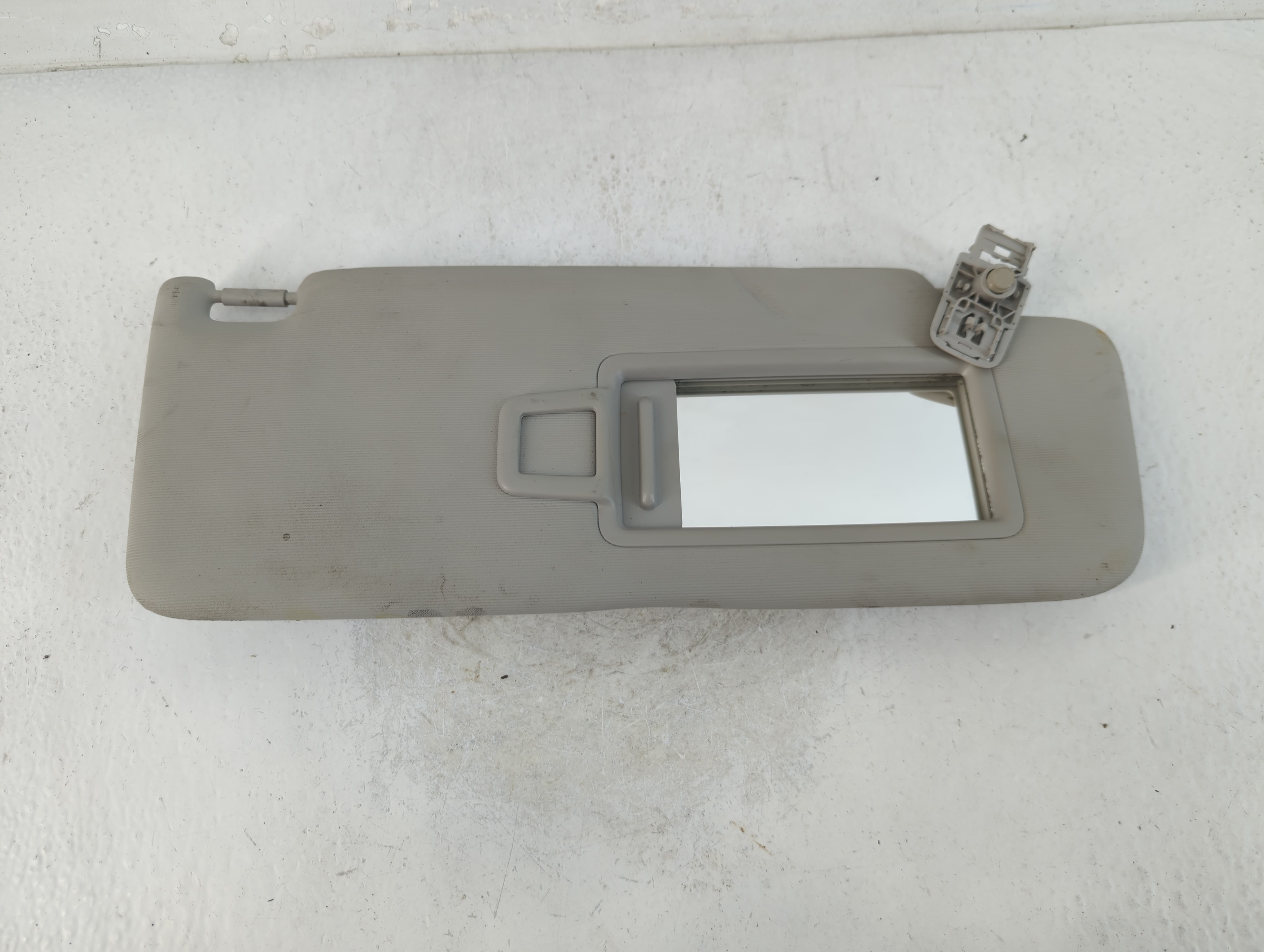 2022 Volkswagen Taos Passenger Sun Visor Mirror Right Sunvisor Grey 925118 - Oemusedautoparts1.com
