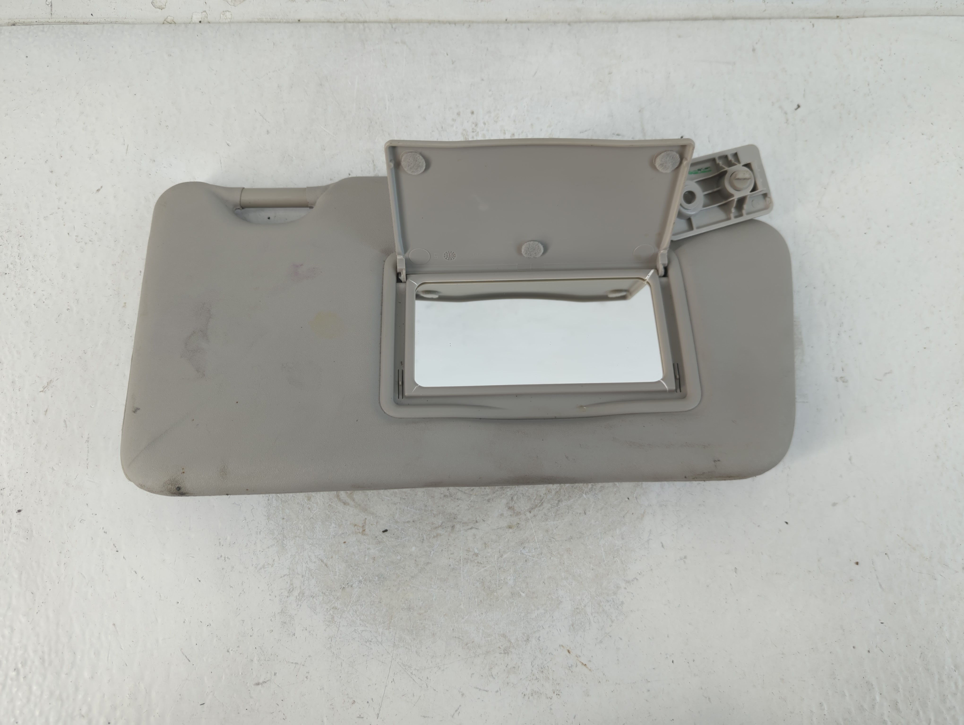 2016-2019 Nissan Versa Passenger Sun Visor Mirror Right Sunvisor Ivory 925120 - Oemusedautoparts1.com