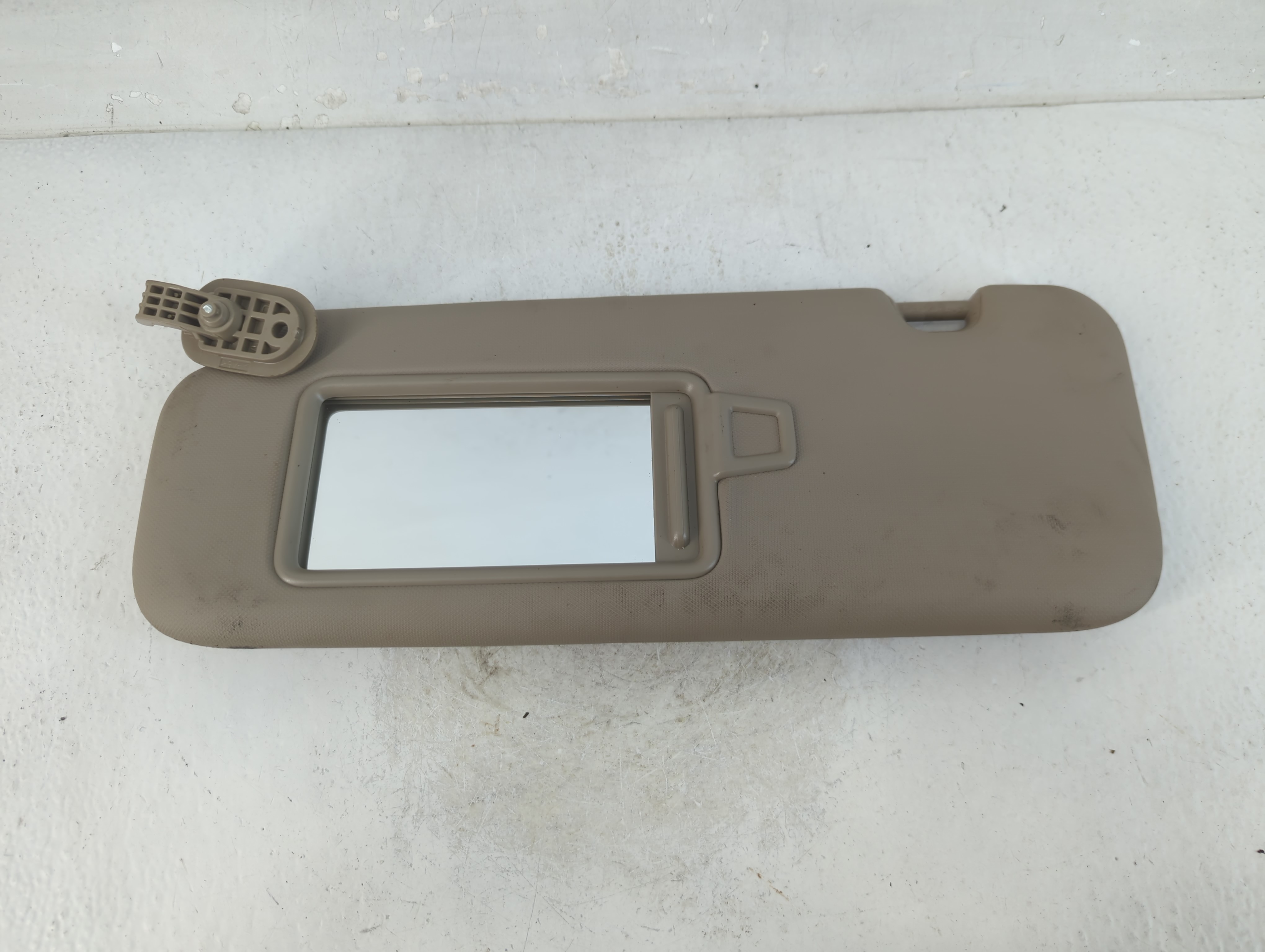 2017-2020 Hyundai Elantra Passenger Sun Visor Mirror Right Sunvisor Beige 925121 - Oemusedautoparts1.com