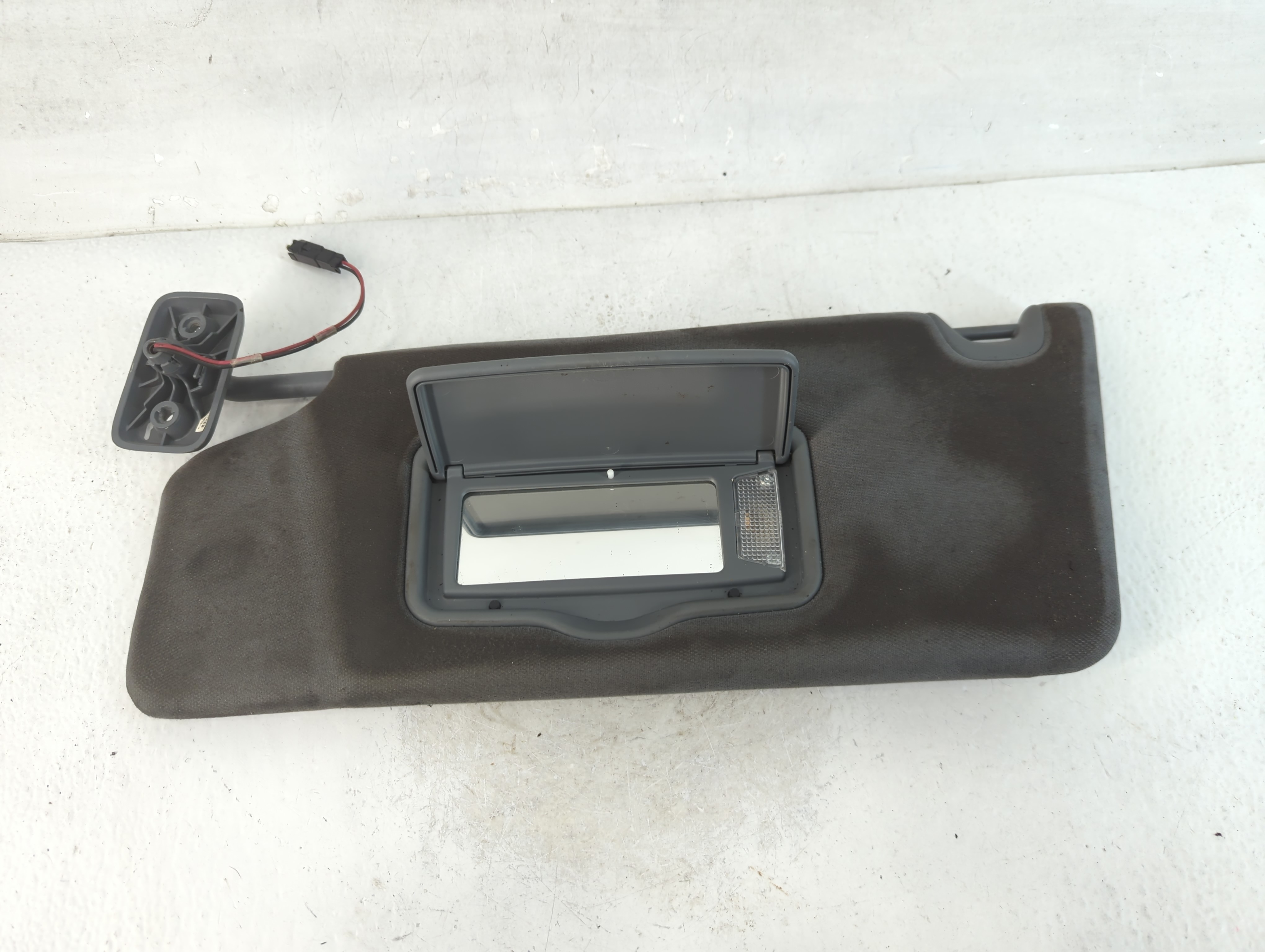 2010-2014 Ford F-150 Driver Sun Visor Mirror Left Sunvisor Black 925122 - Oemusedautoparts1.com