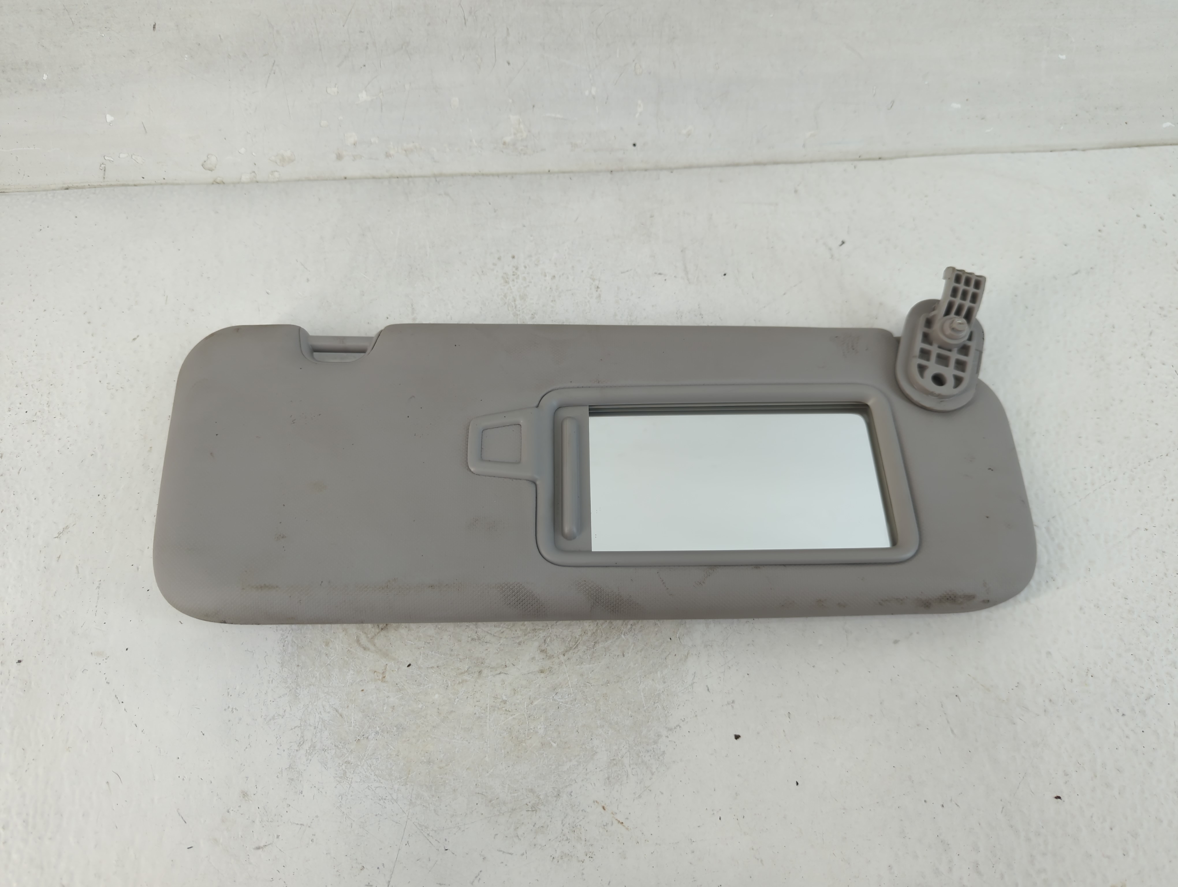 2017-2020 Hyundai Elantra Passenger Sun Visor Mirror Right Sunvisor Gray 925123 - Oemusedautoparts1.com