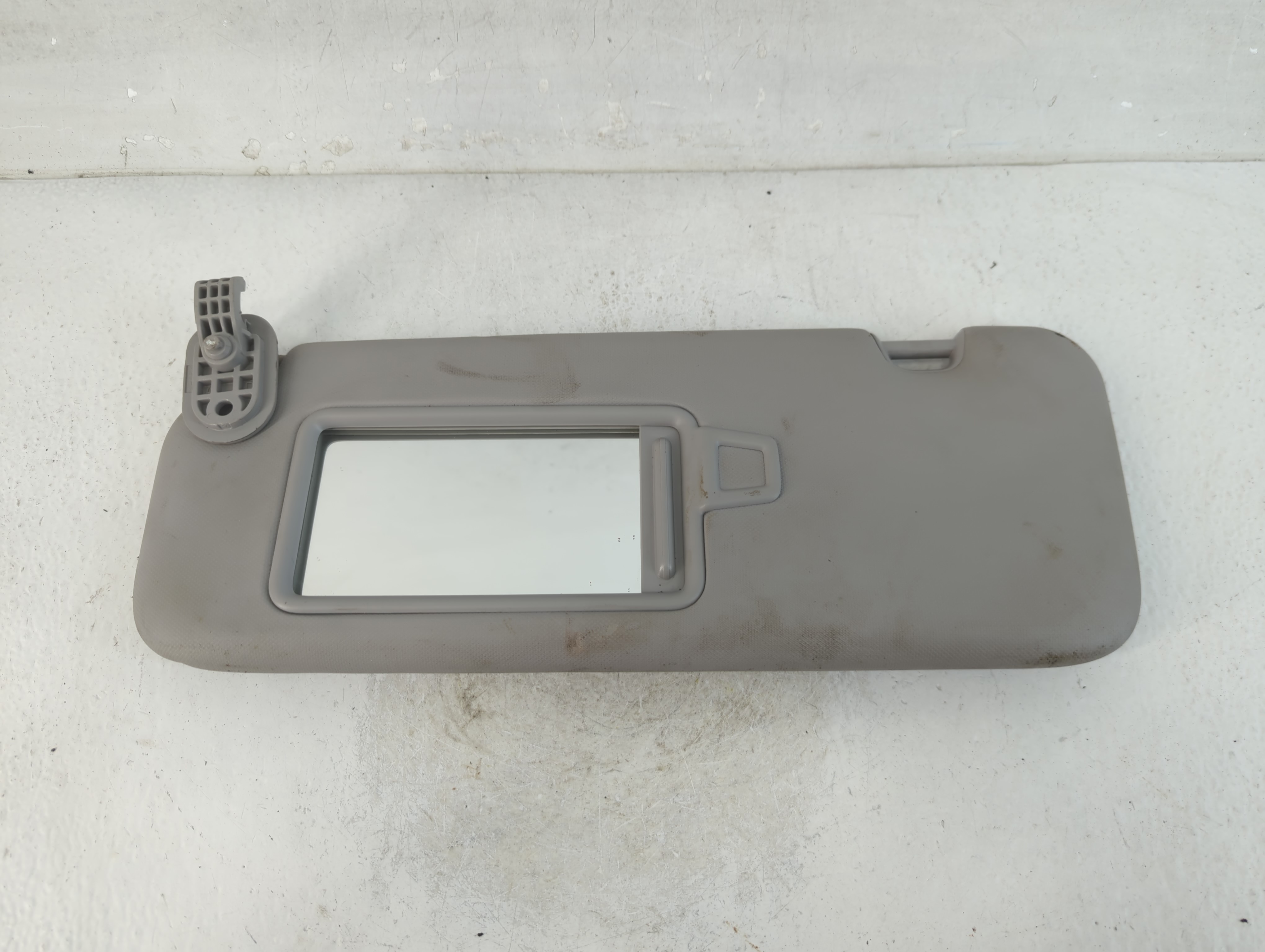 2017-2020 Hyundai Elantra Driver Sun Visor Mirror Left Sunvisor Gray 925130 - Oemusedautoparts1.com