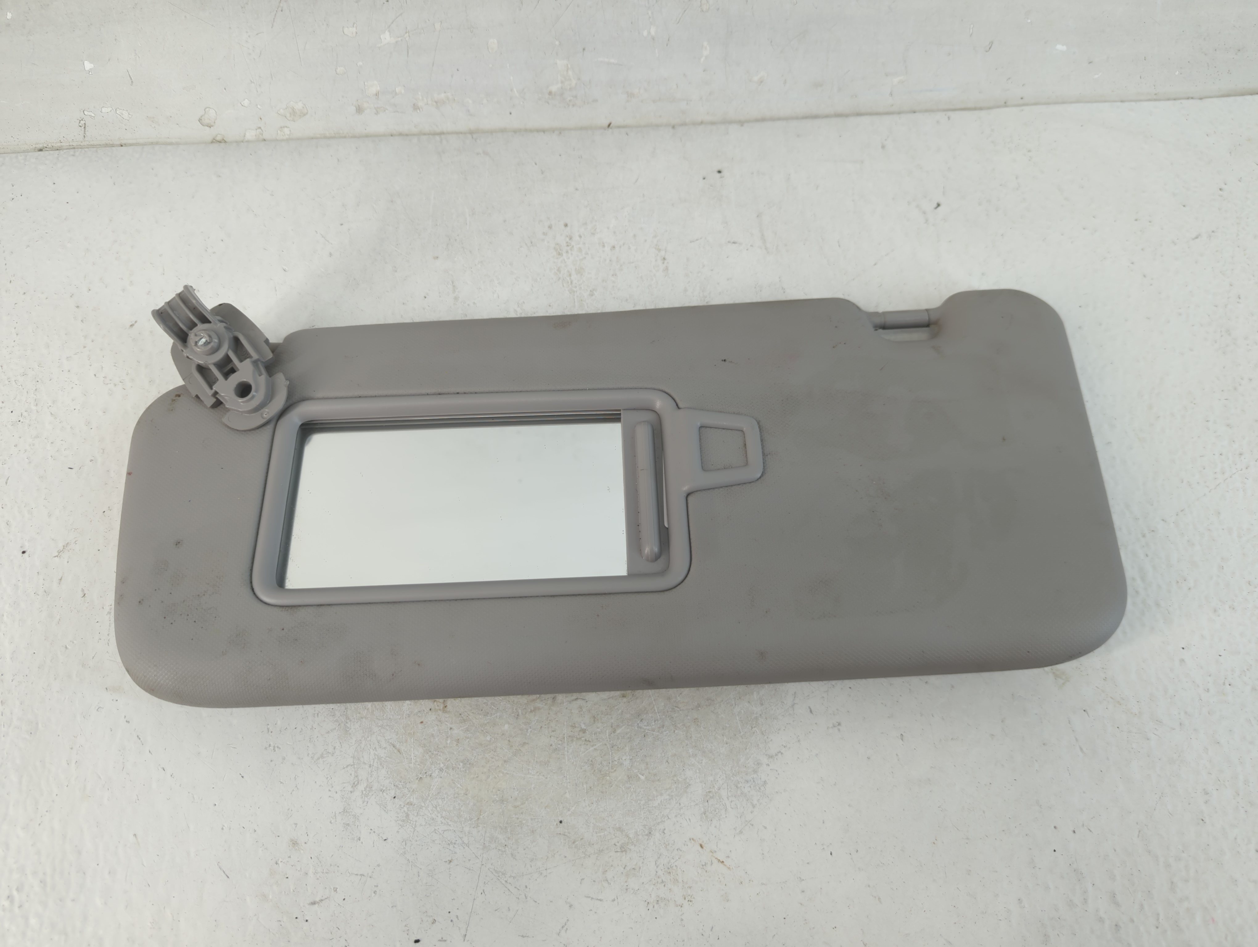 2018-2021 Hyundai Kona Driver Sun Visor Mirror Left Sunvisor Gray 925157 - Oemusedautoparts1.com